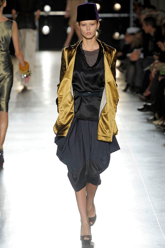 gold silk long-sleeve collared fitted buttoned jacket