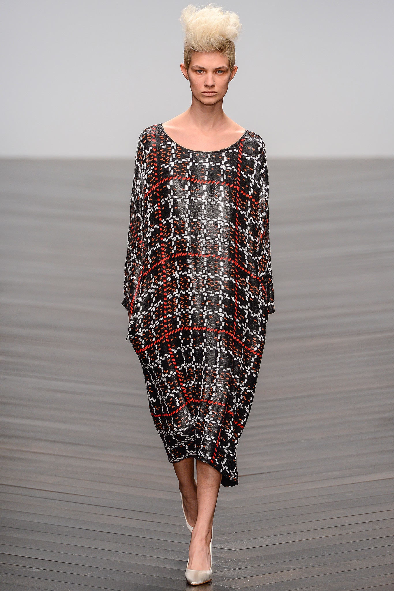 relaxed black red white printed dress