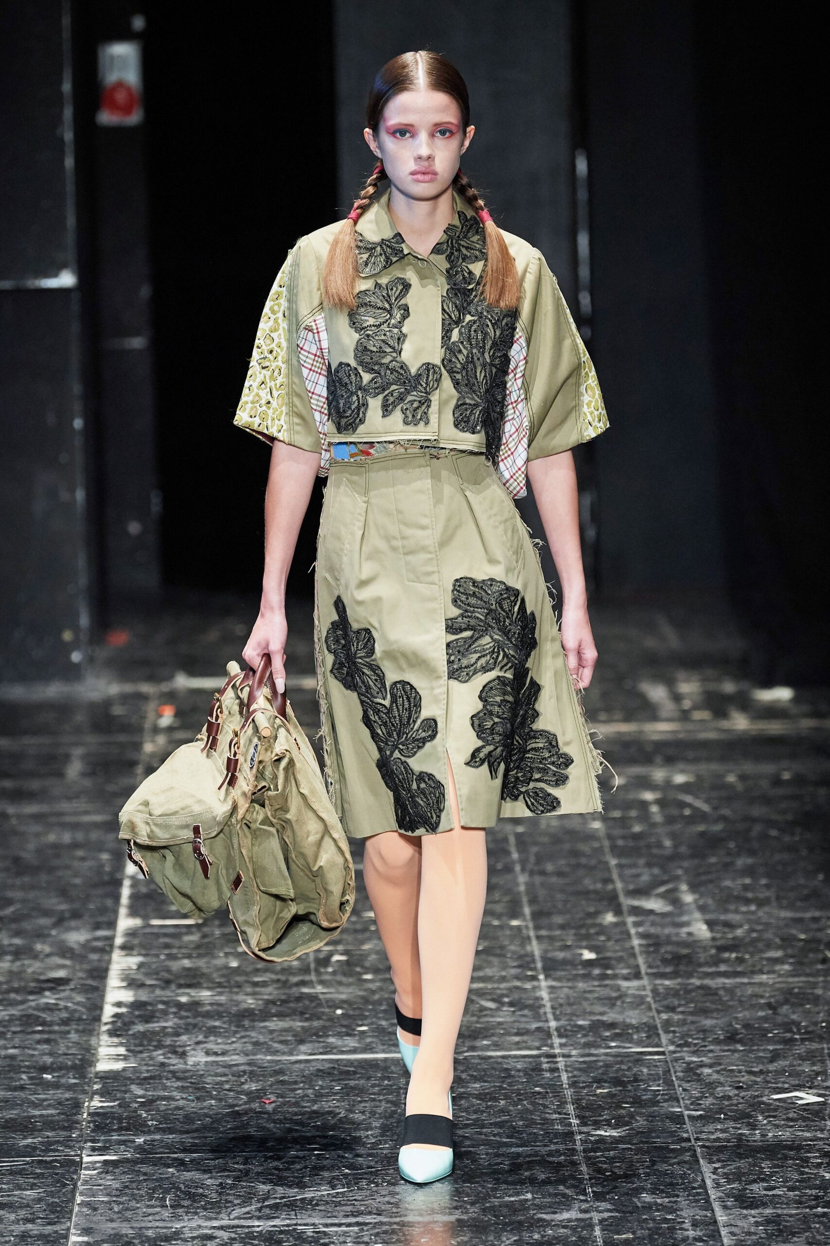 green cotton short-sleeve collared fitted embroidered a-line dress