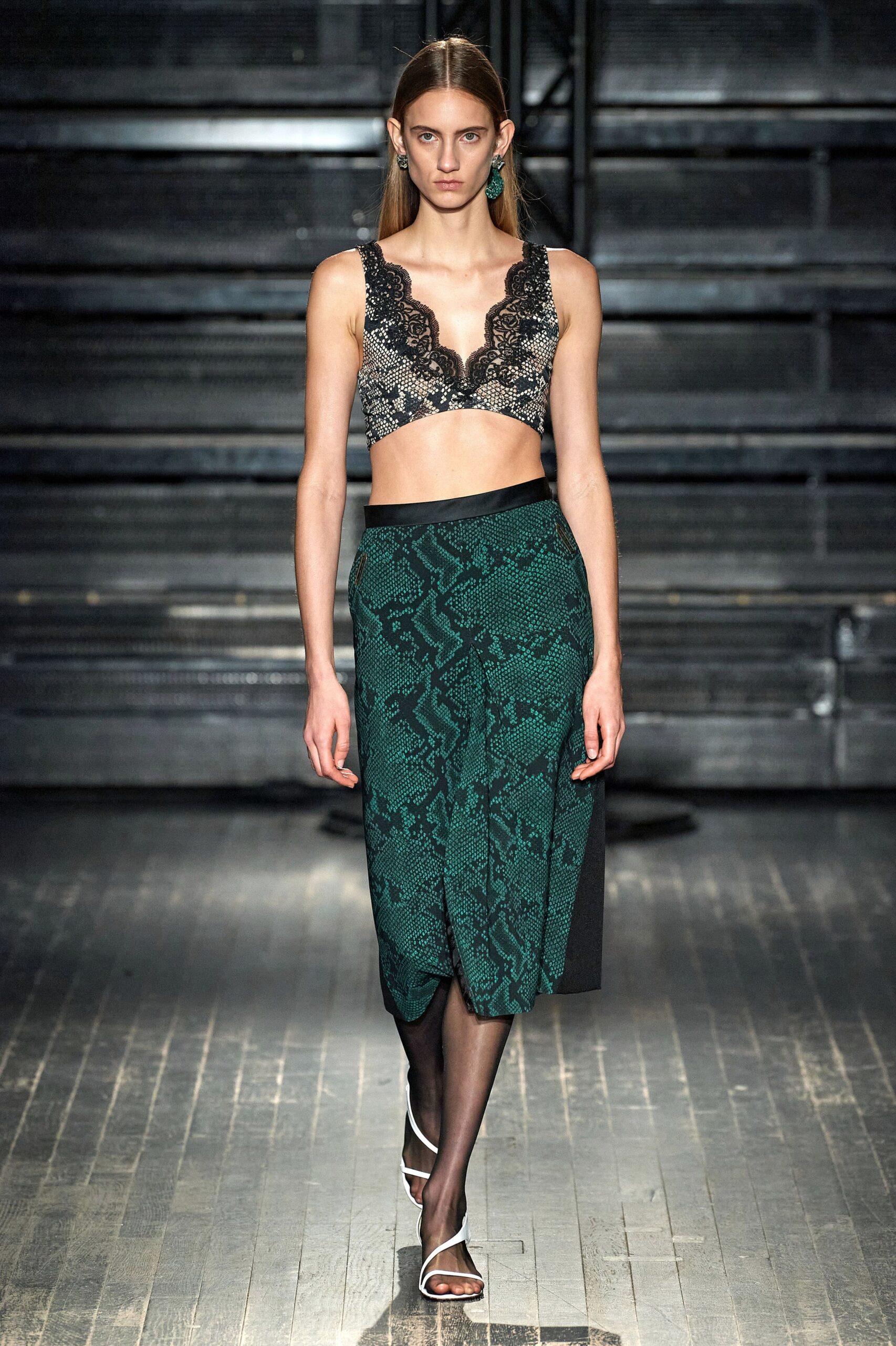 black lace sleeveless v-neck fitted embroidered cropped crop-top