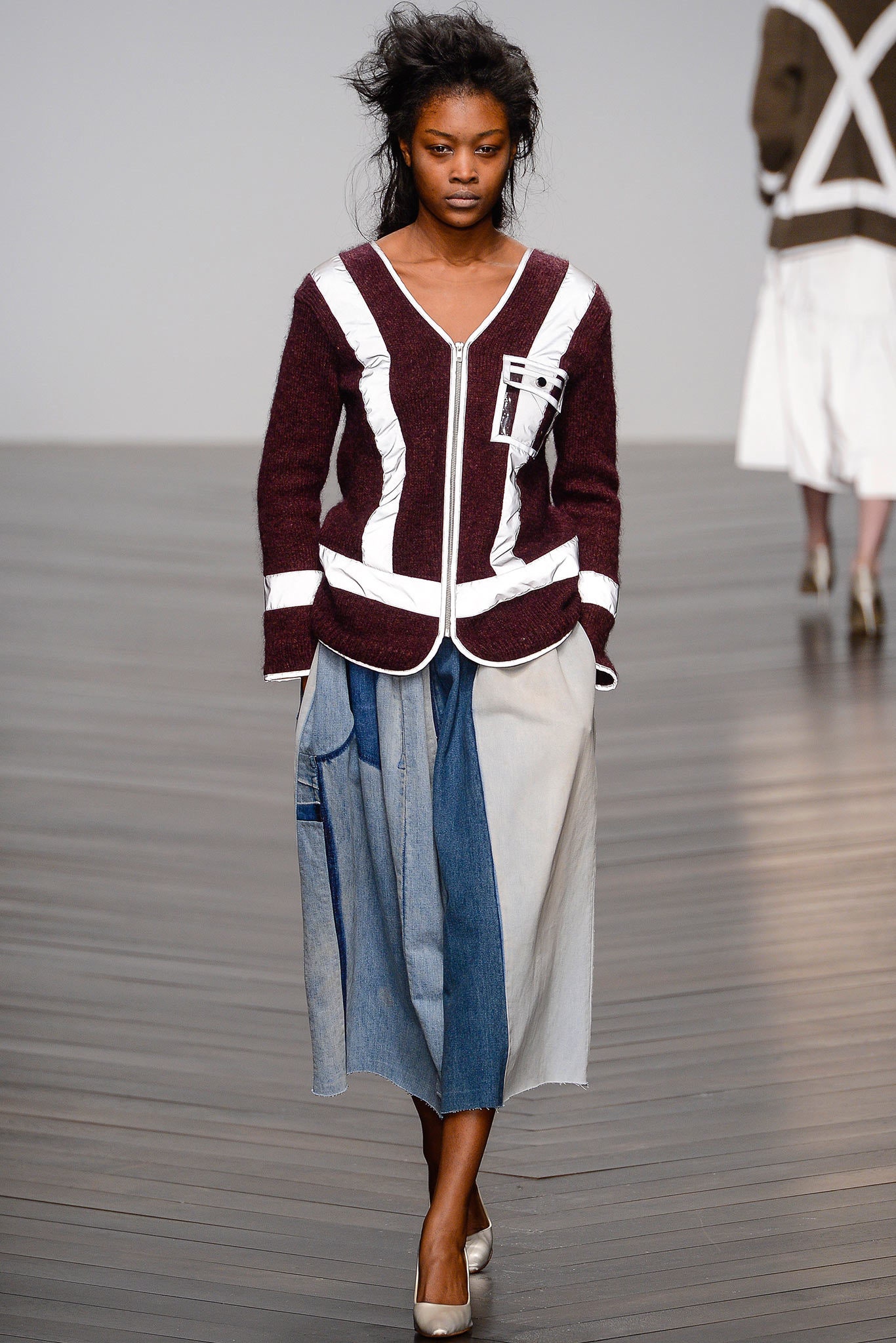 maroon wool long-sleeve collared fitted buttoned pockets jacket