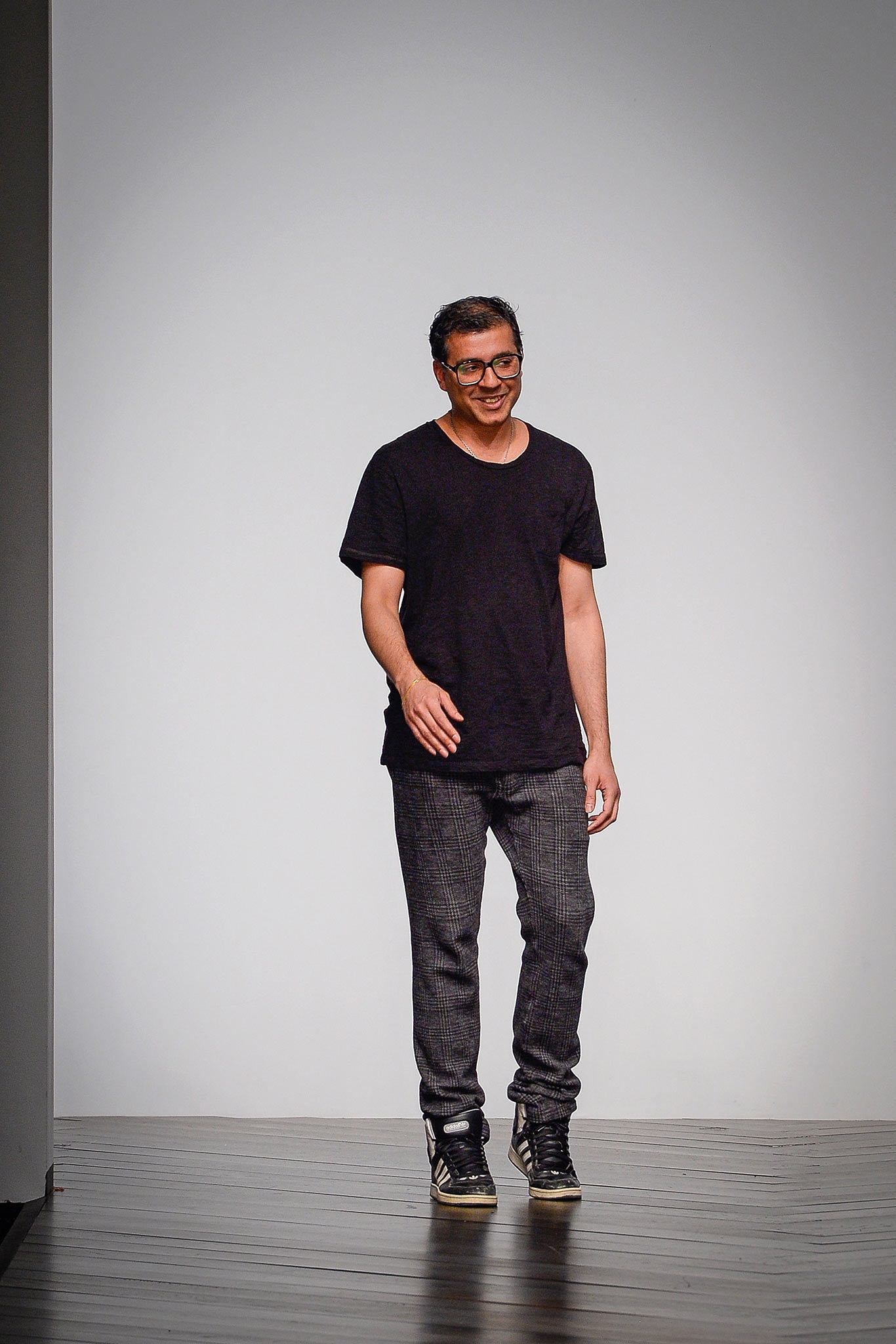 black short-sleeve v-neck relaxed t-shirt
