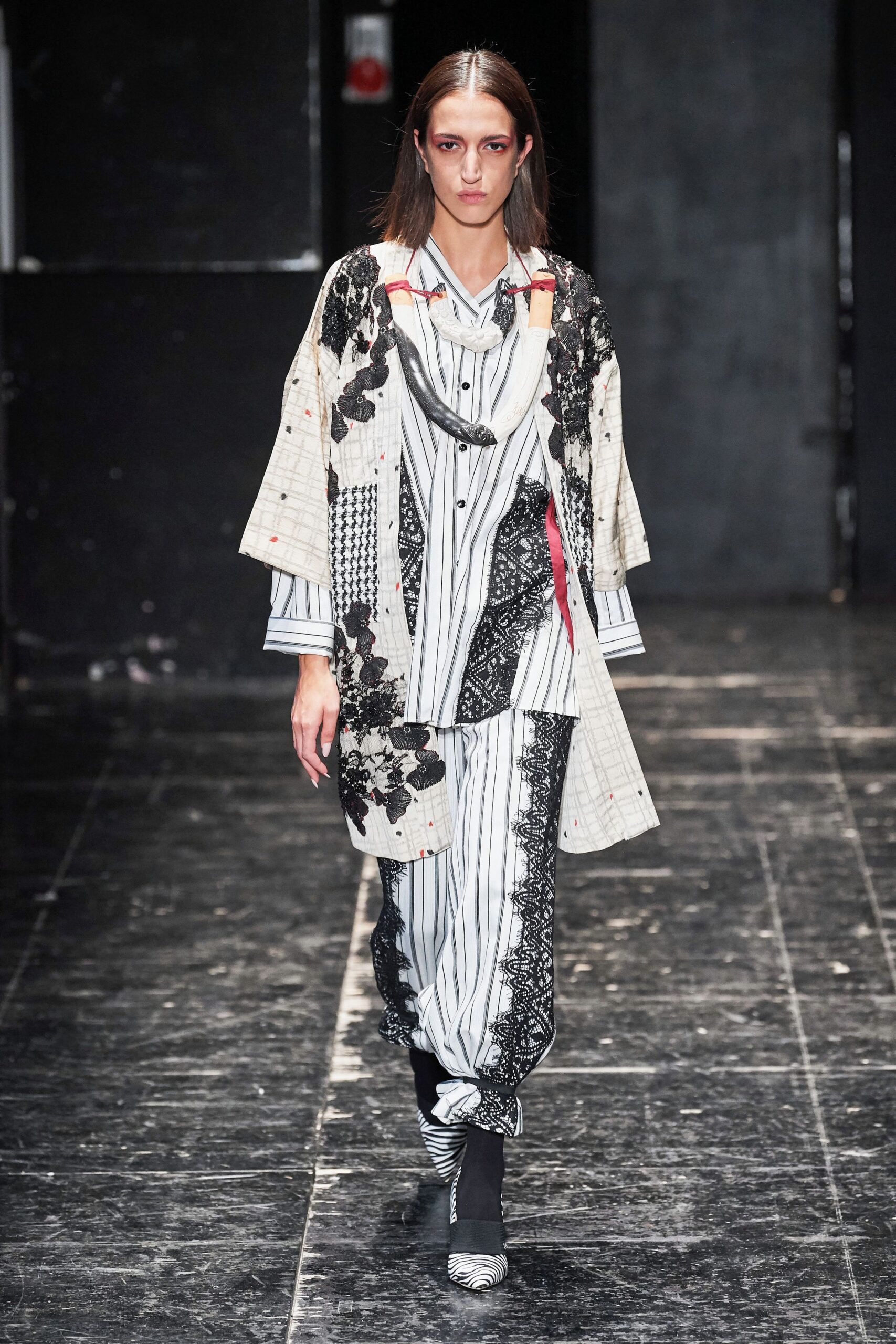 white cotton long-sleeve collared relaxed layered embroidered coat
