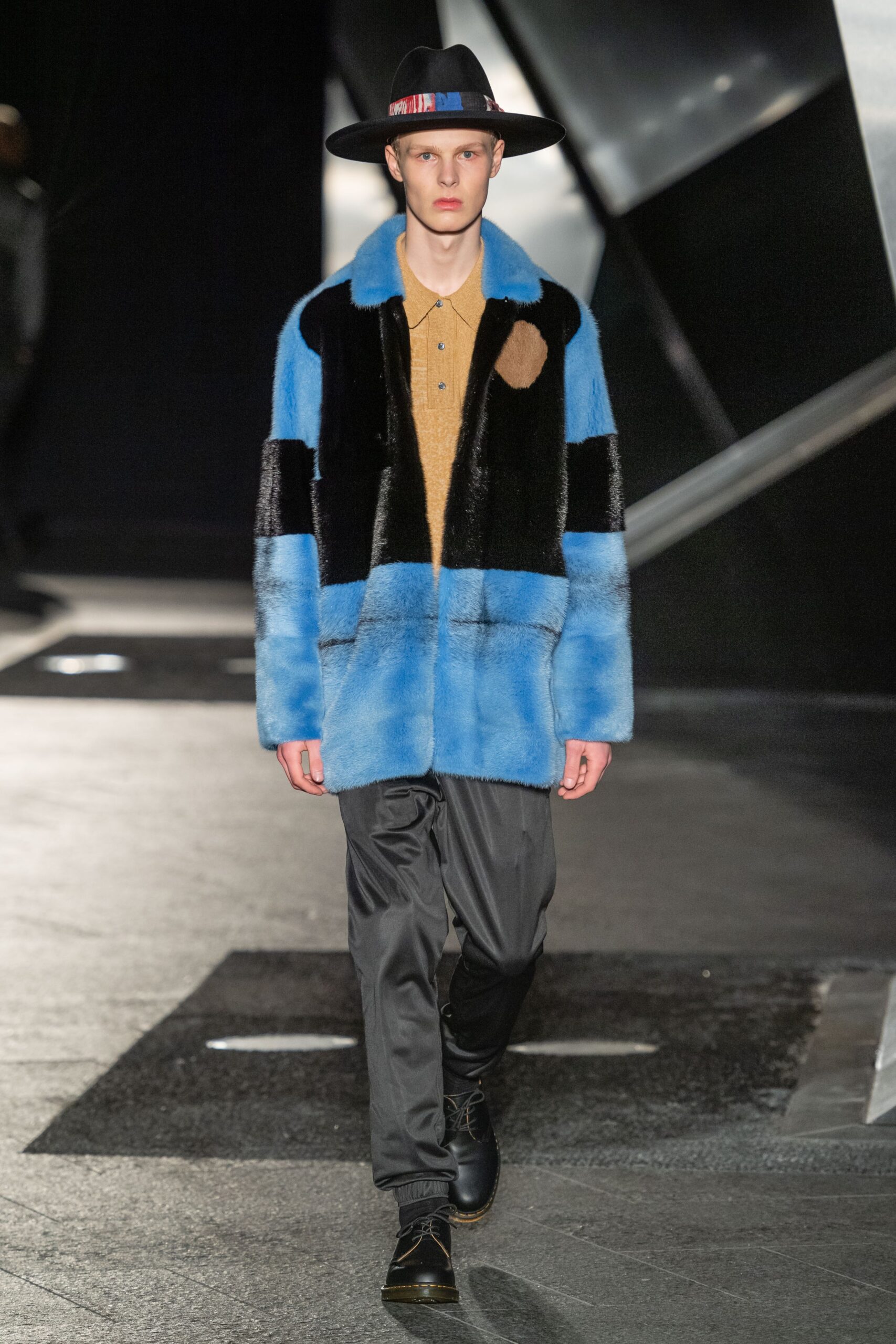 blue faux-fur long-sleeve relaxed color-blocked coat