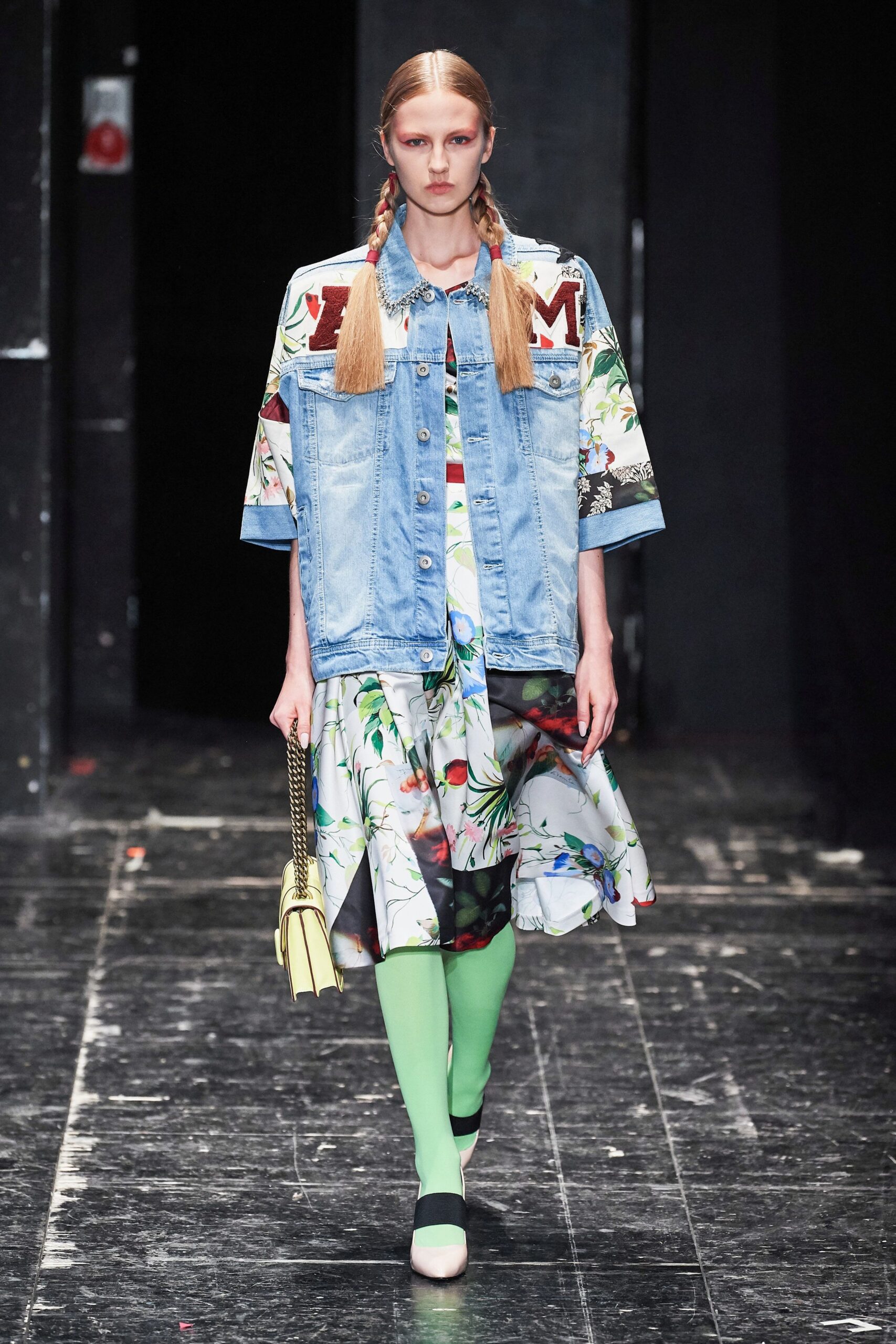 blue denim short-sleeve relaxed buttoned pockets jacket
