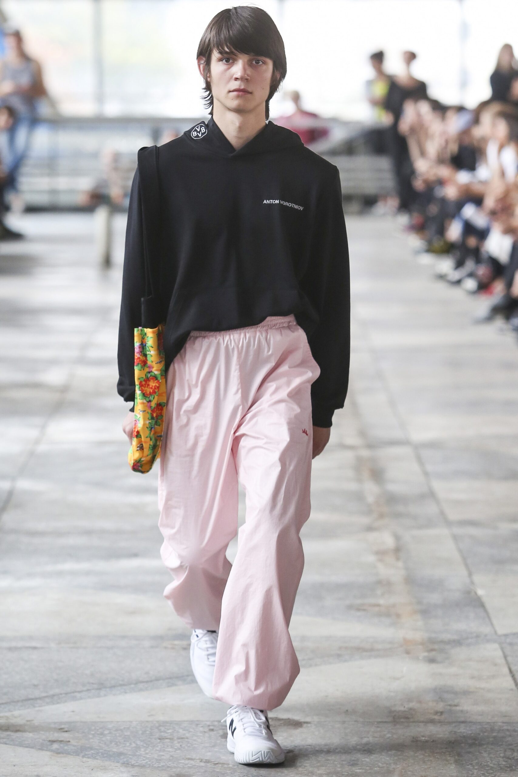 black hoodie with pink pants