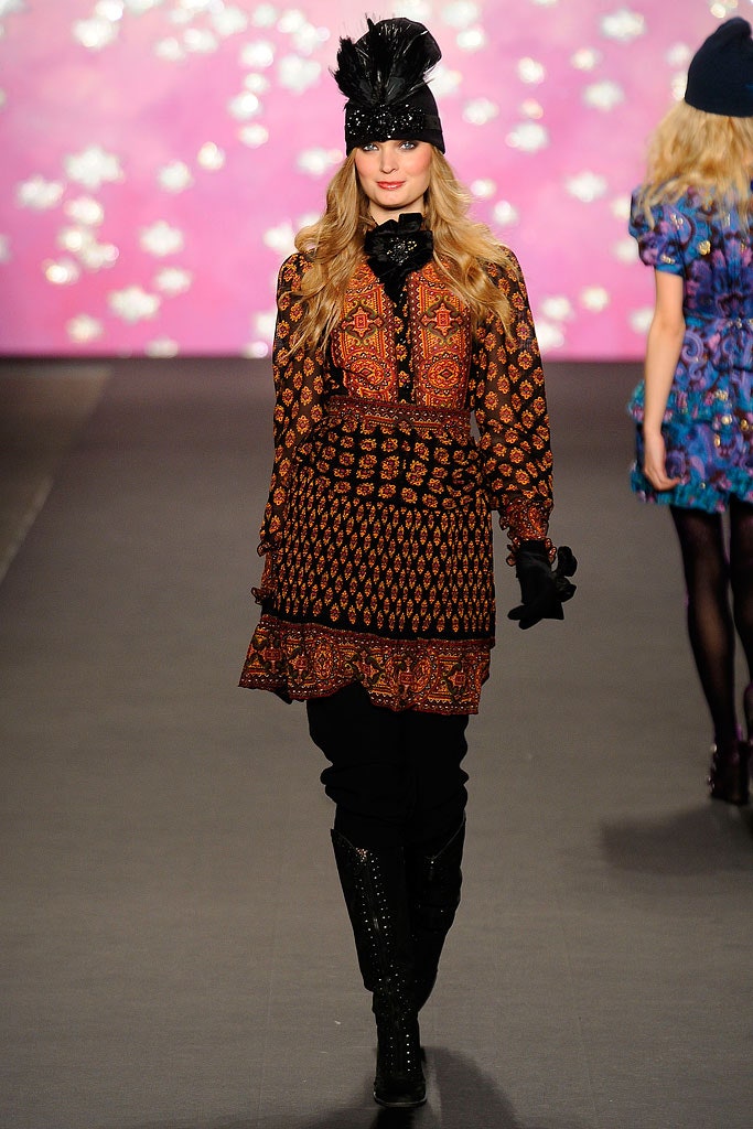 black silk long-sleeve collared fitted printed tiered dress