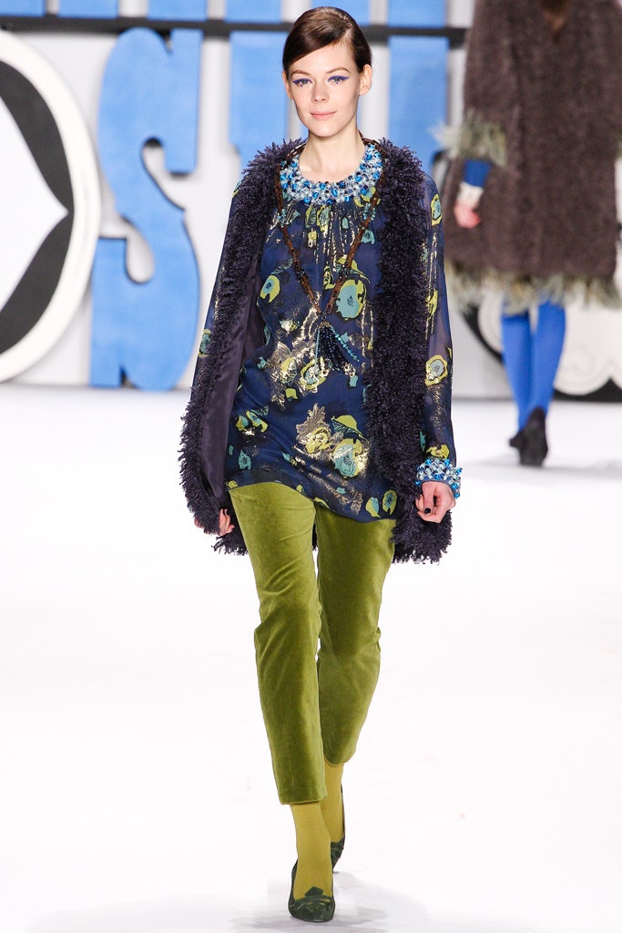 blue printed silk top with black faux-fur vest