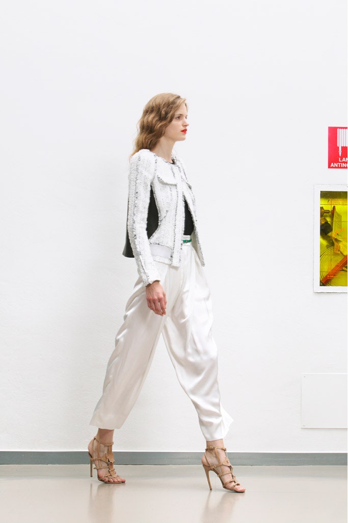 white cotton long-sleeve collared tailored buttoned jacket