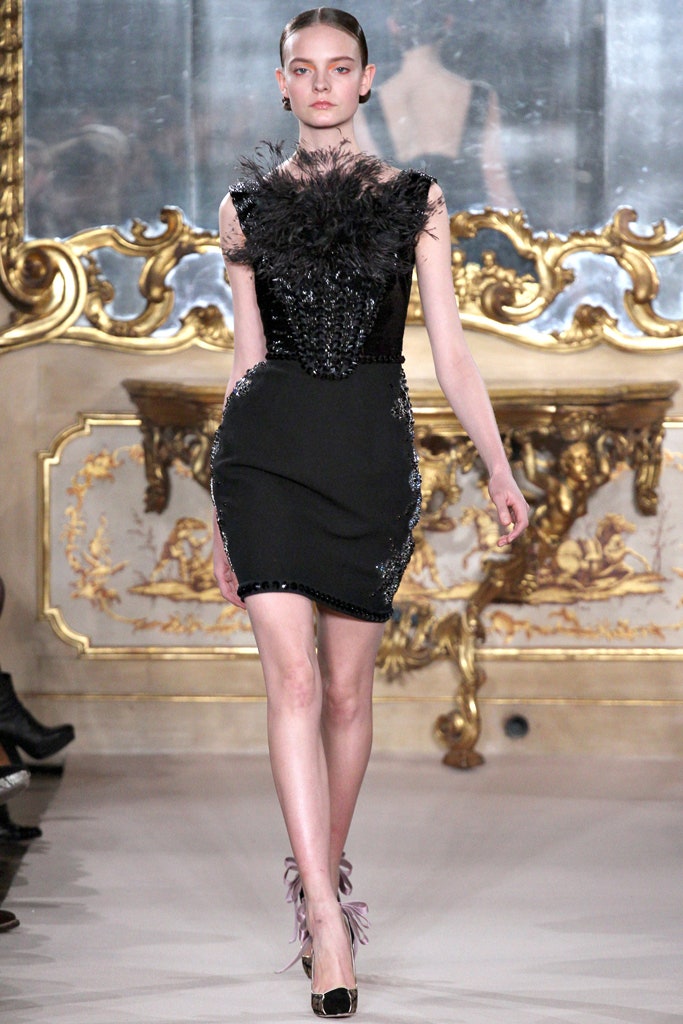 black fitted sleeveless dress