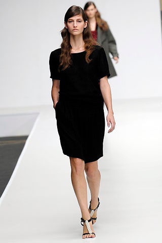 black relaxed short-sleeve dress