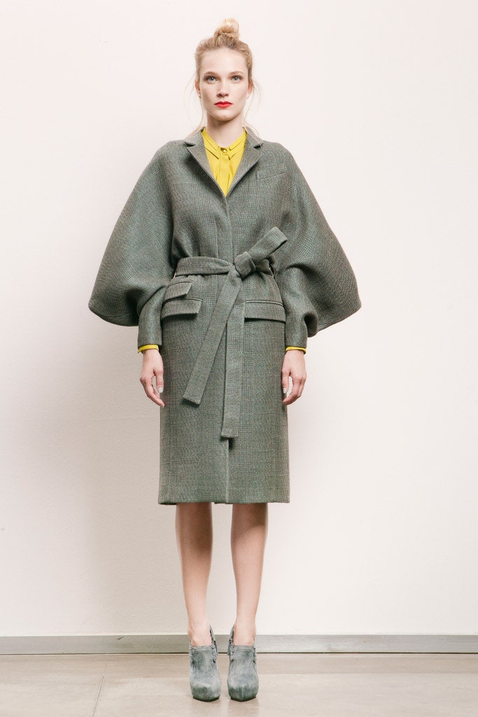 gray wool long-sleeve collared fitted belted pockets coat