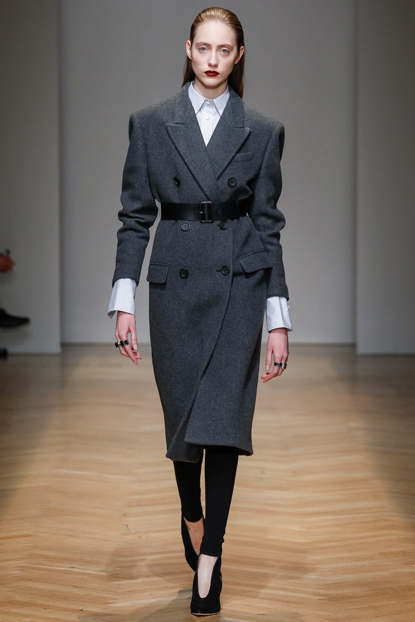 gray wool long-sleeve collared fitted belted coat
