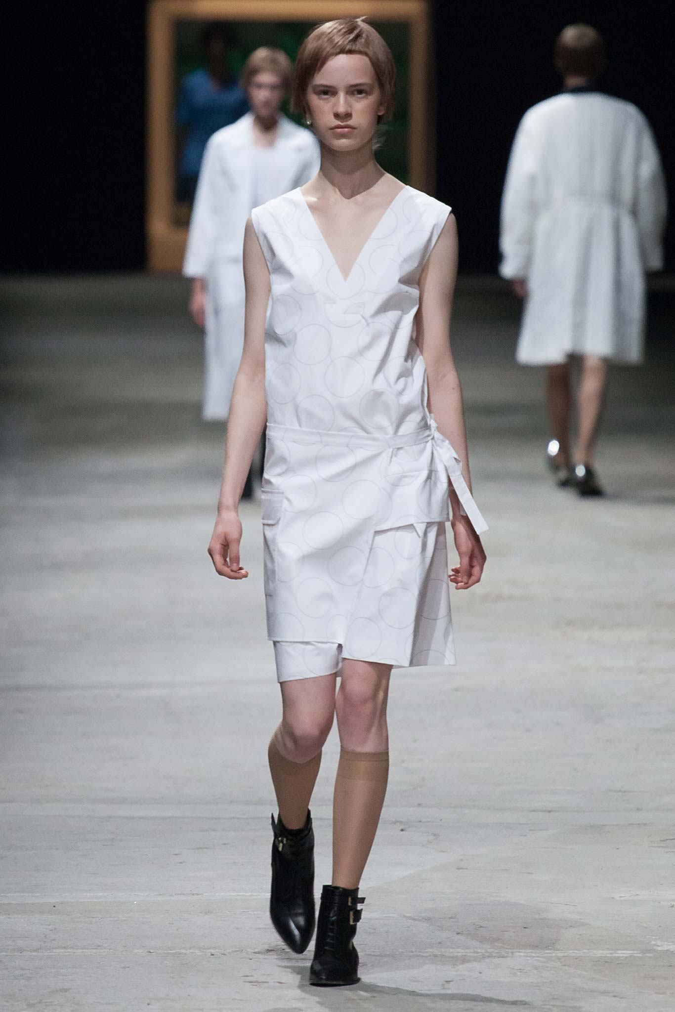 white fitted sleeveless dress