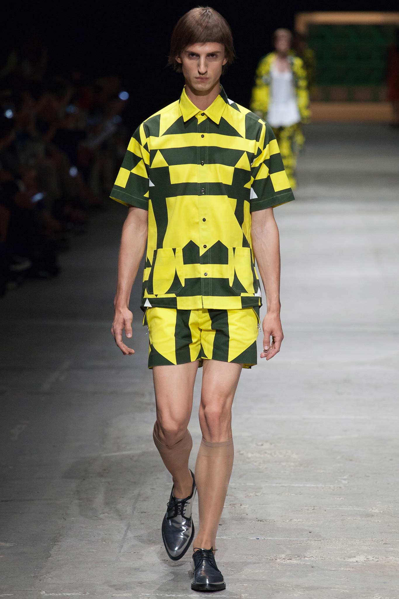 yellow short-sleeve collared fitted checked shirt