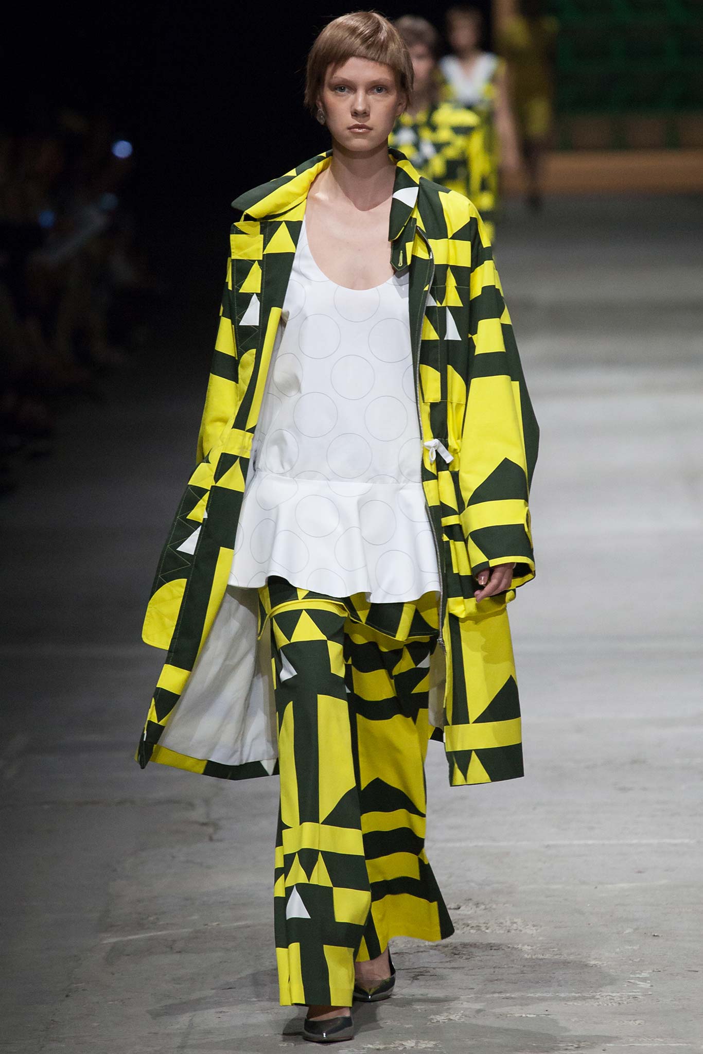 yellow long-sleeve collared relaxed color-blocked coat
