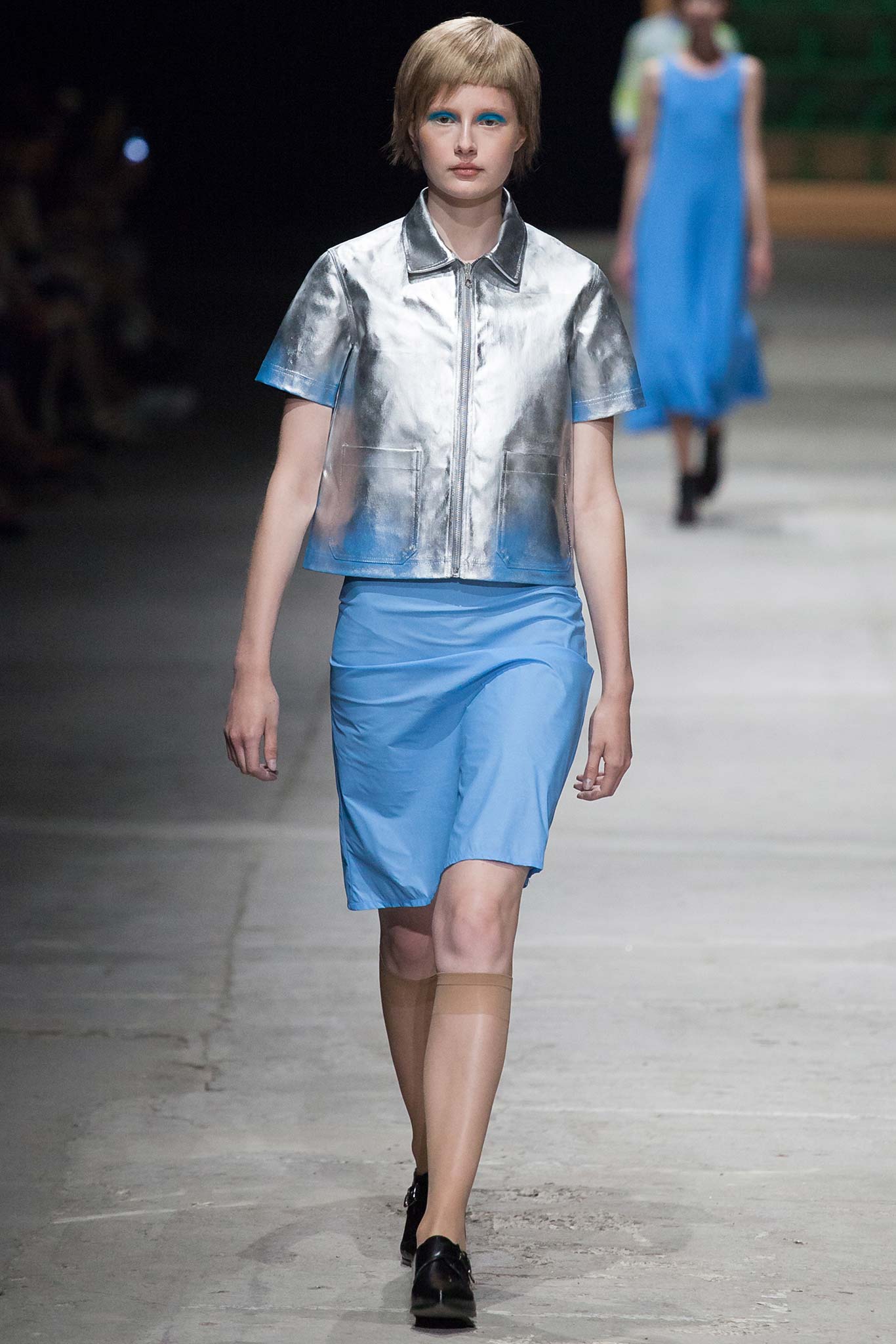 gray metallic short-sleeve collared fitted shiny top