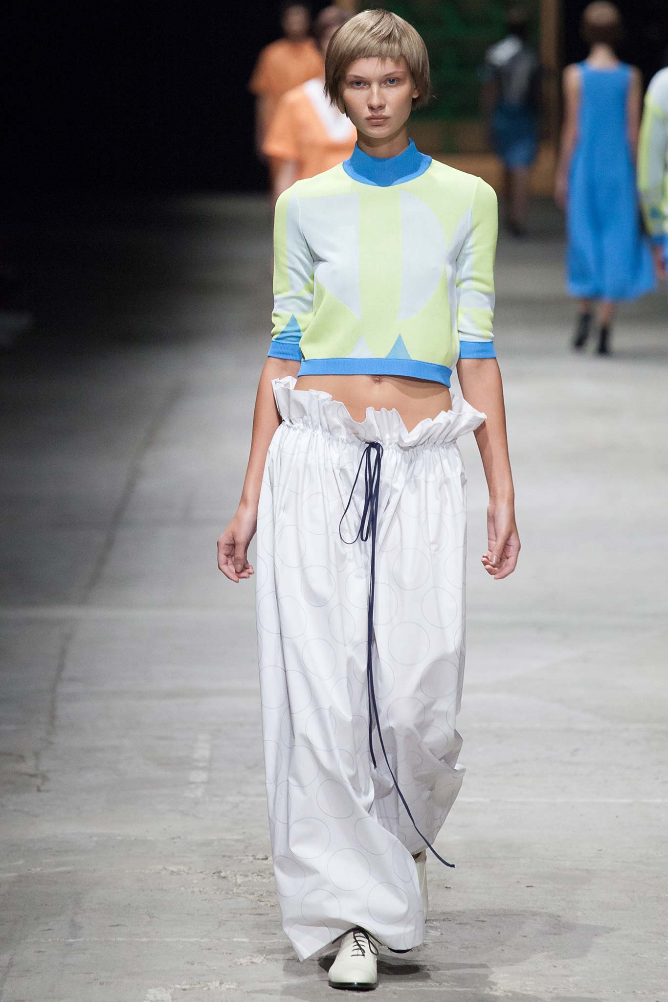blue cotton sleeveless high-neck fitted color-blocked cropped top