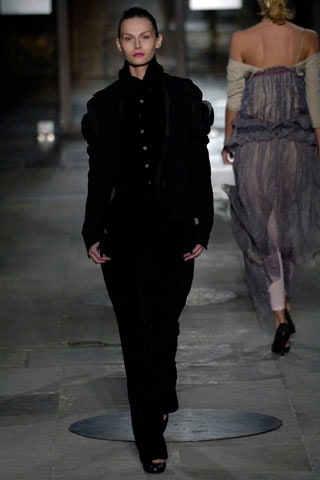 black velvet long-sleeve collared fitted buttoned jacket