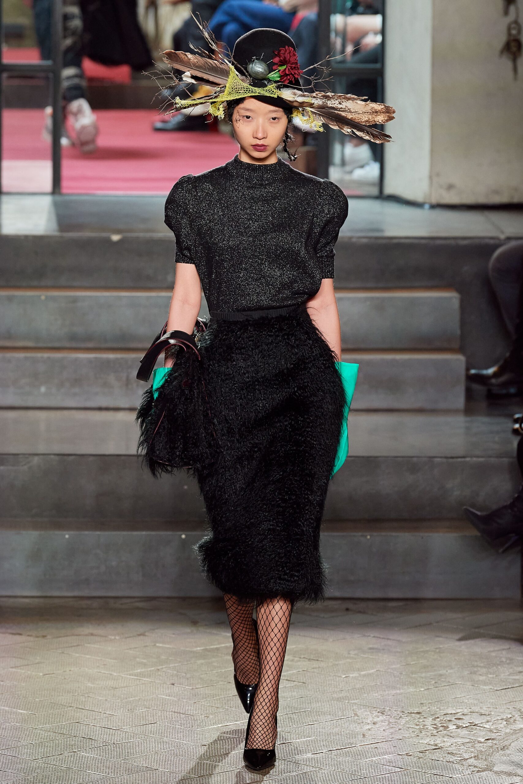black fitted midi dress with hat