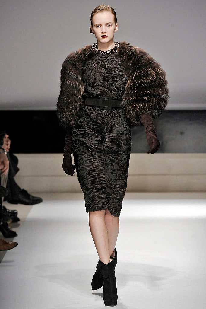 black fitted midi dress with fur coat