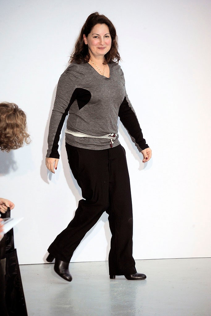 gray top with black pants