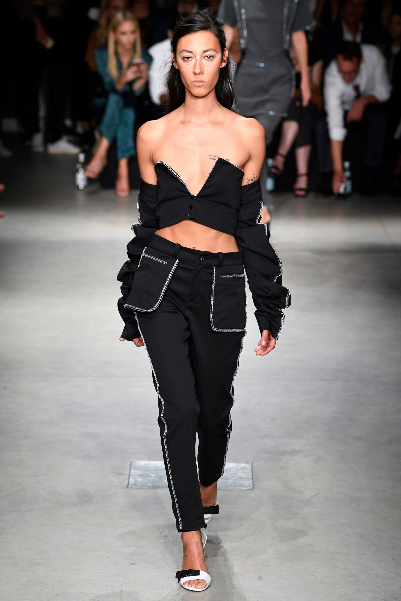 black cotton sleeveless collared fitted buttoned cropped top