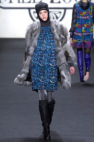 blue silk sleeveless dress with gray faux-fur coat