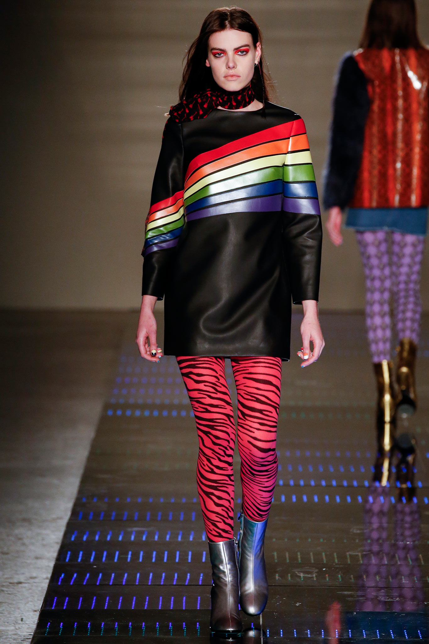 red fitted animal-print leggings