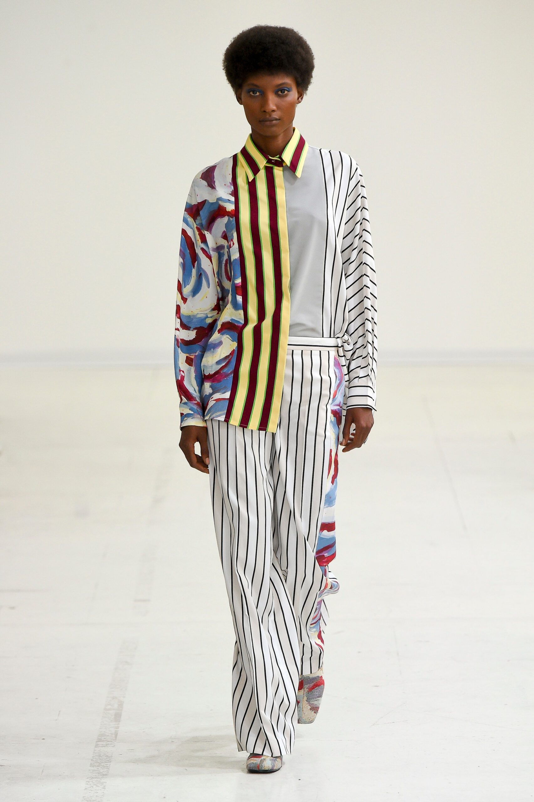gray long-sleeve collared relaxed striped printed shirt