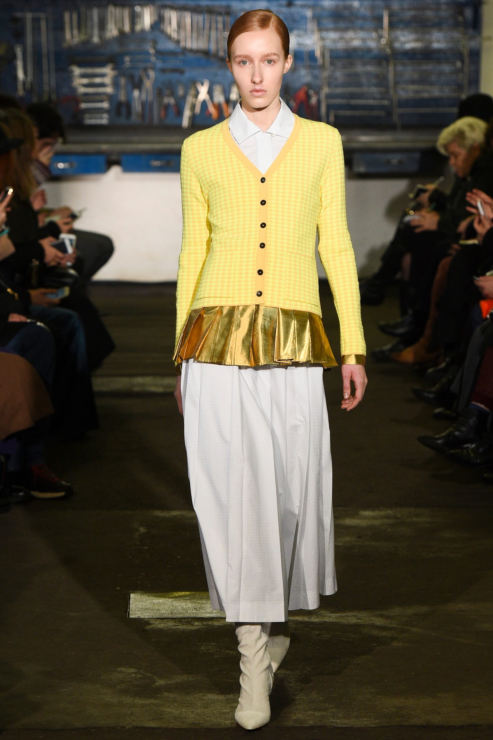 yellow cotton long-sleeve collared fitted buttoned pleated blouse
