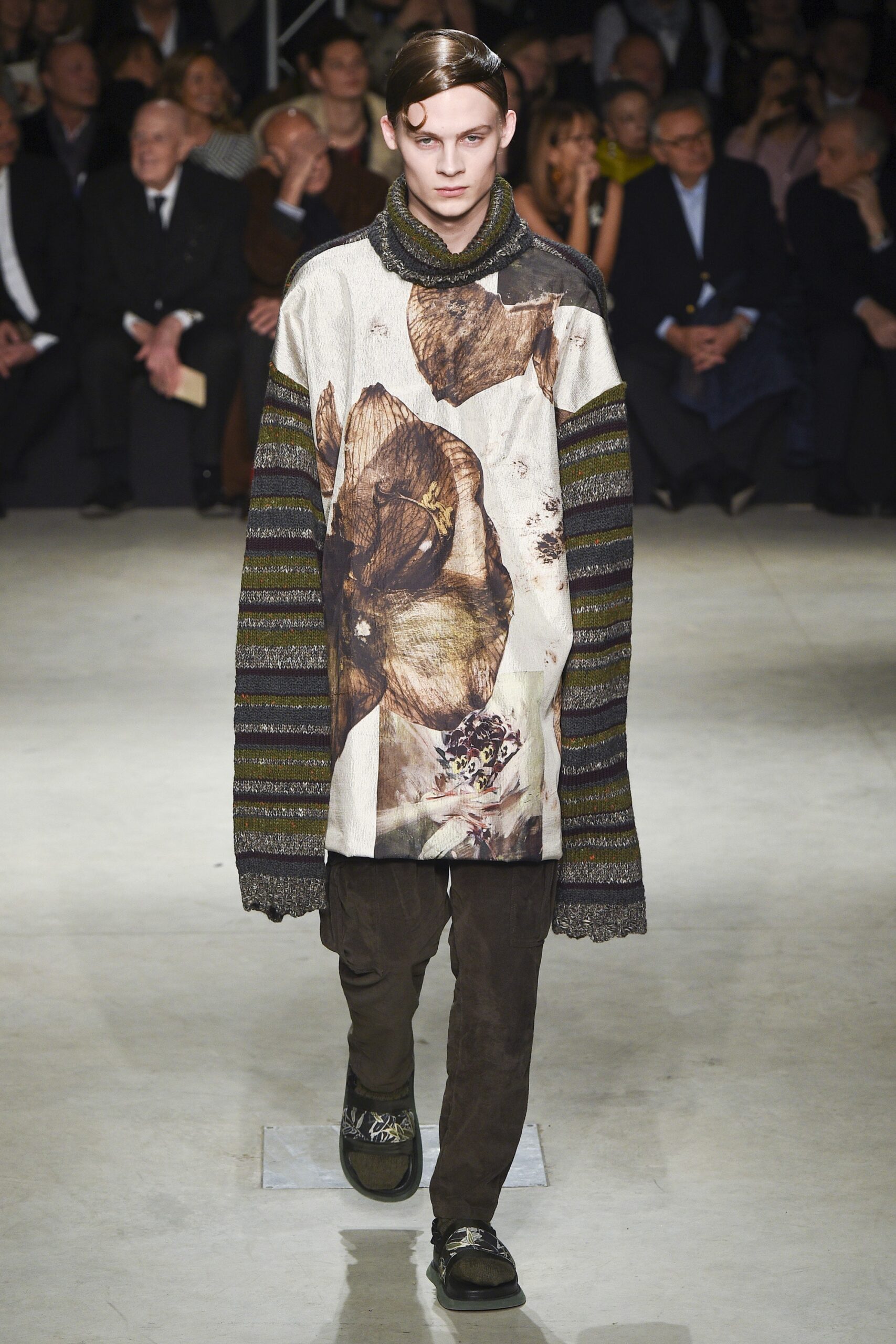 beige cotton long-sleeve high-neck oversized printed top