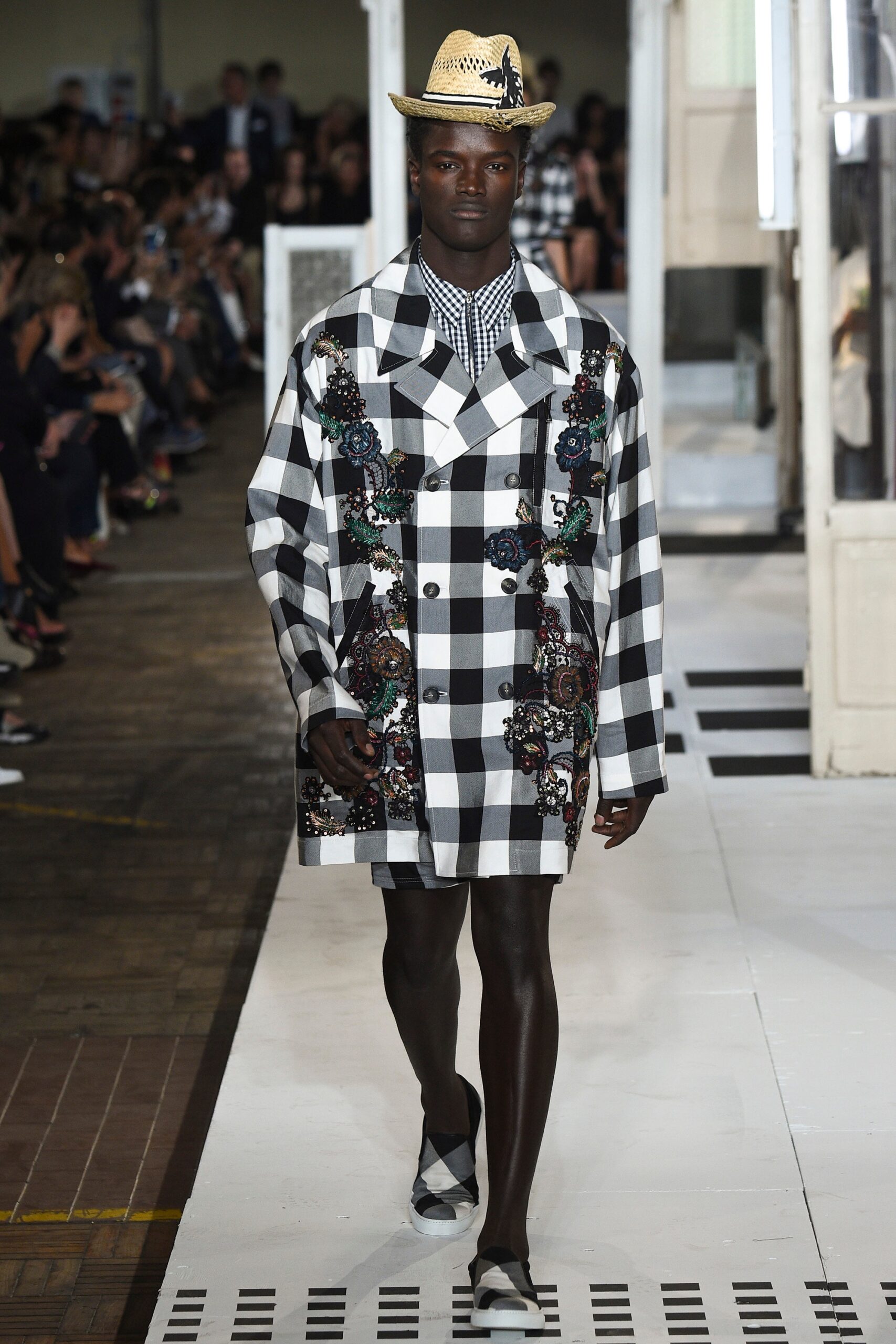 black long-sleeve collared relaxed checked embroidered coat