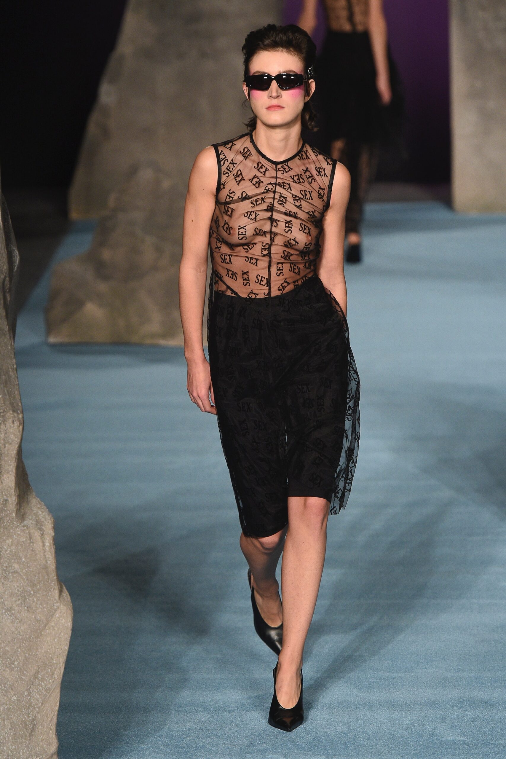 black lace sleeveless midi dress