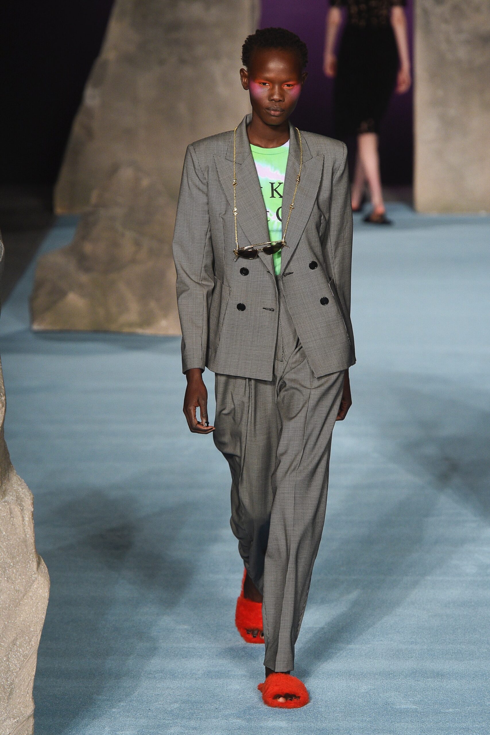 gray cotton long-sleeve collared tailored buttoned suit