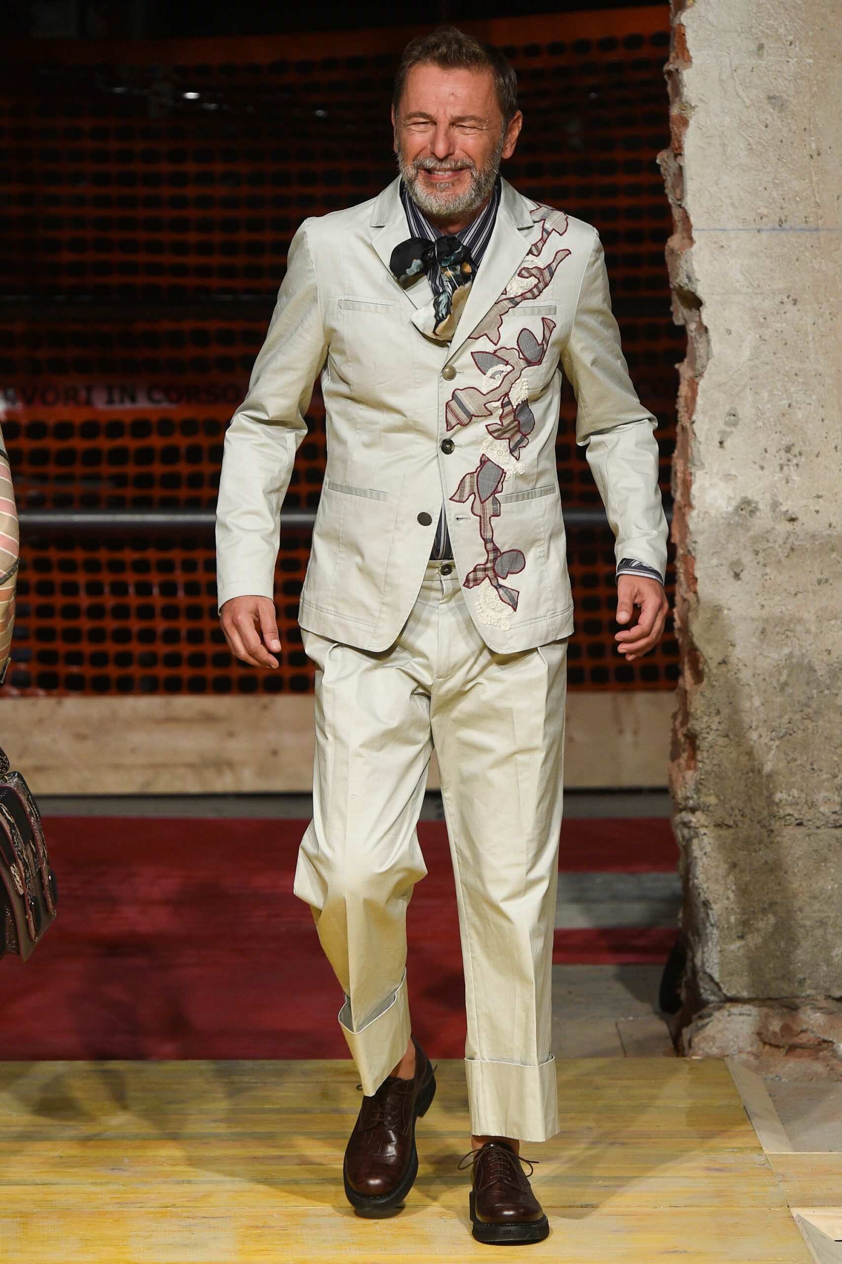 beige cotton long-sleeve collared tailored buttoned embroidered suit