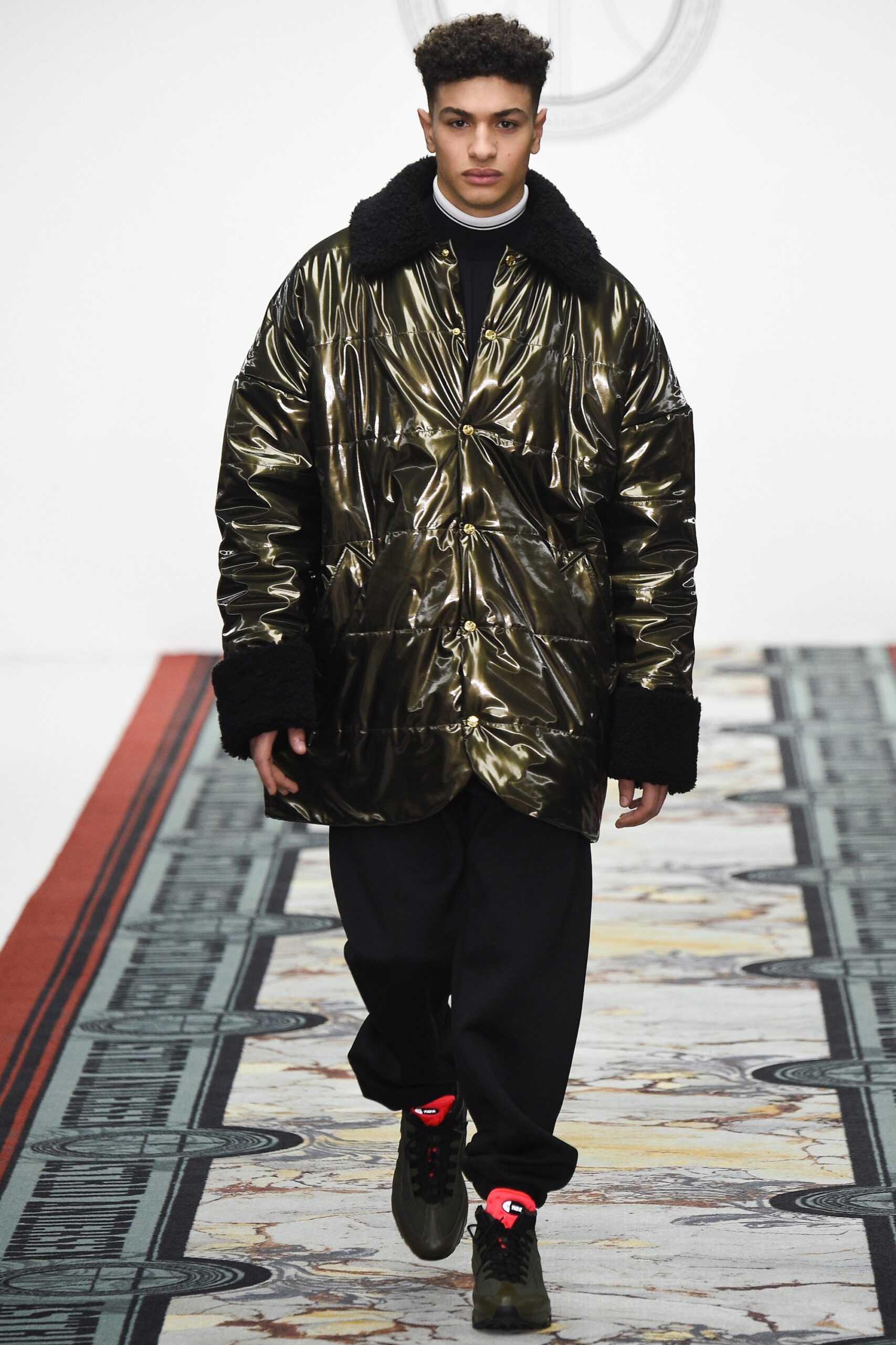 black vinyl long-sleeve collared oversized zippered padded jacket