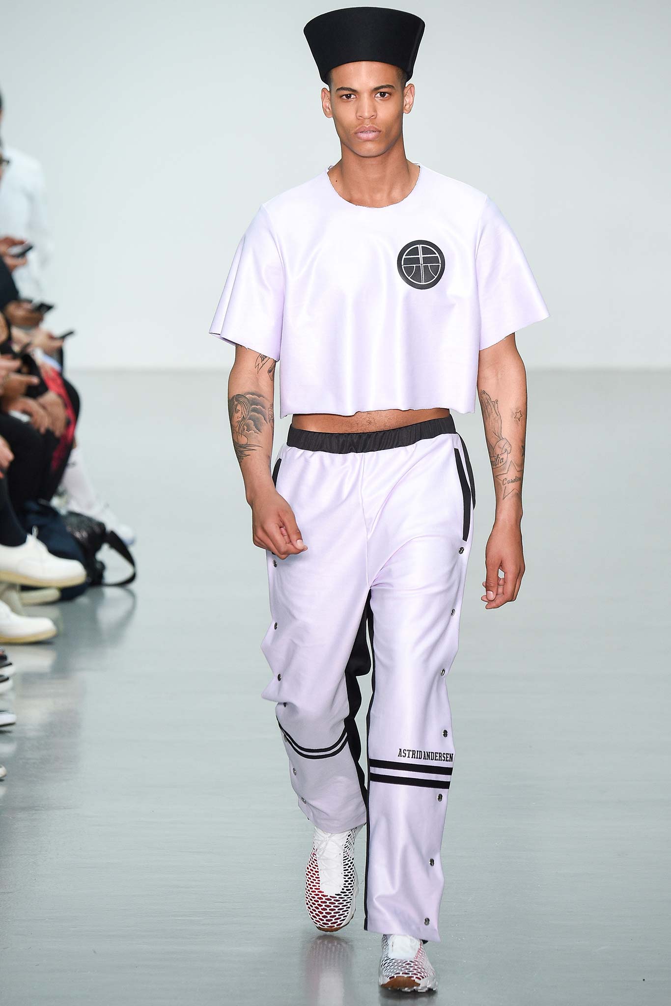 white cotton short-sleeve collared fitted cropped crop-top