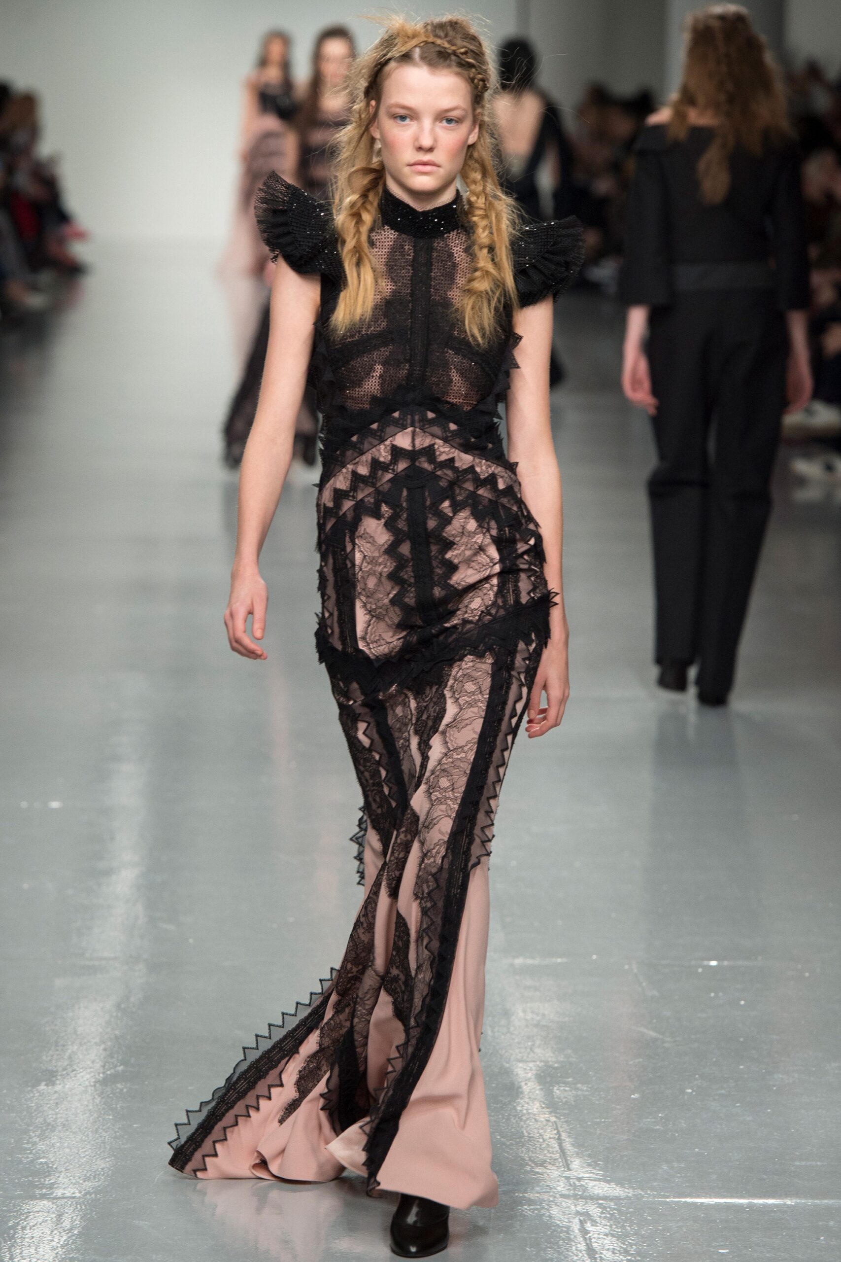 black lace sleeveless gown