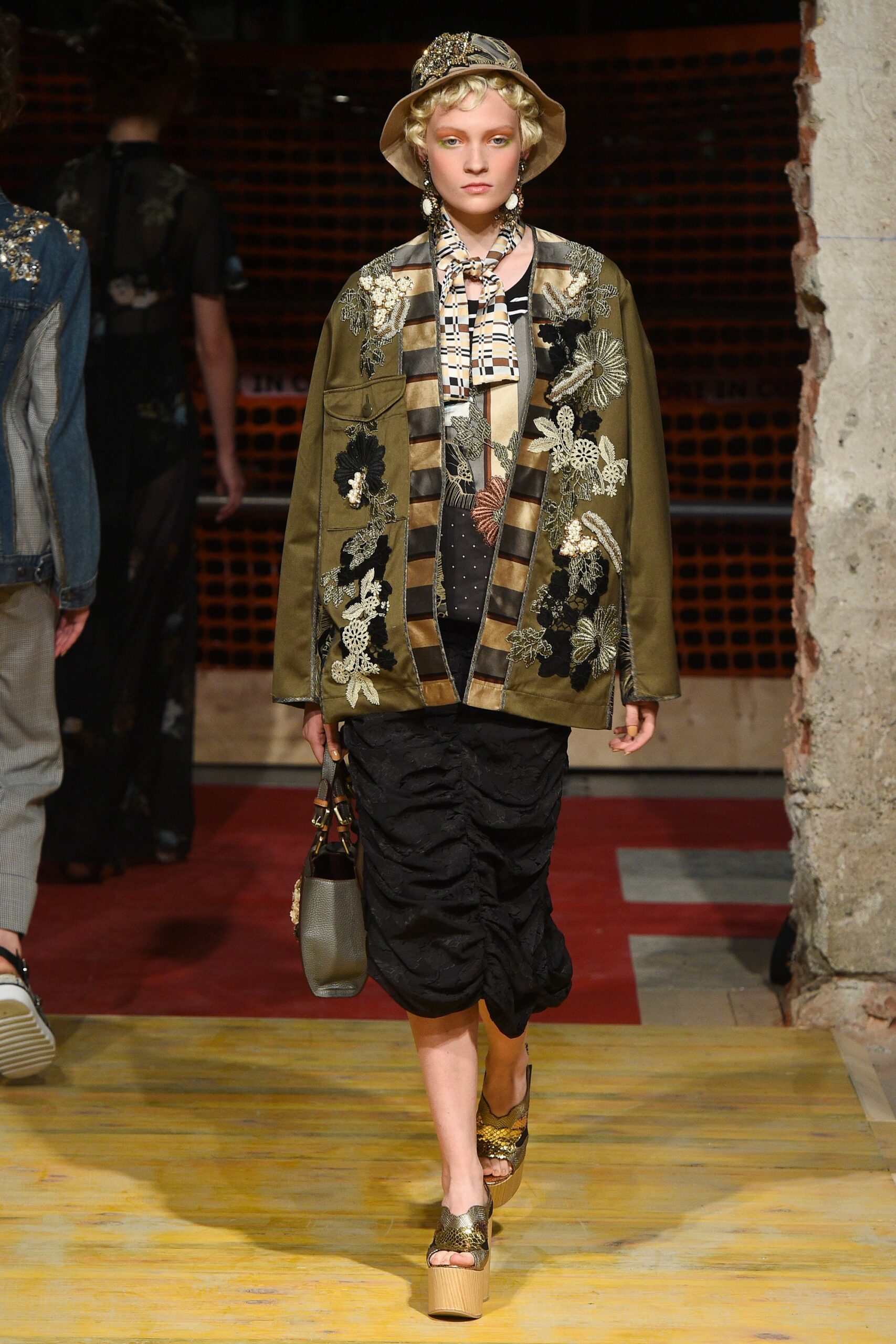 green cotton long-sleeve collared relaxed embroidered buttoned jacket