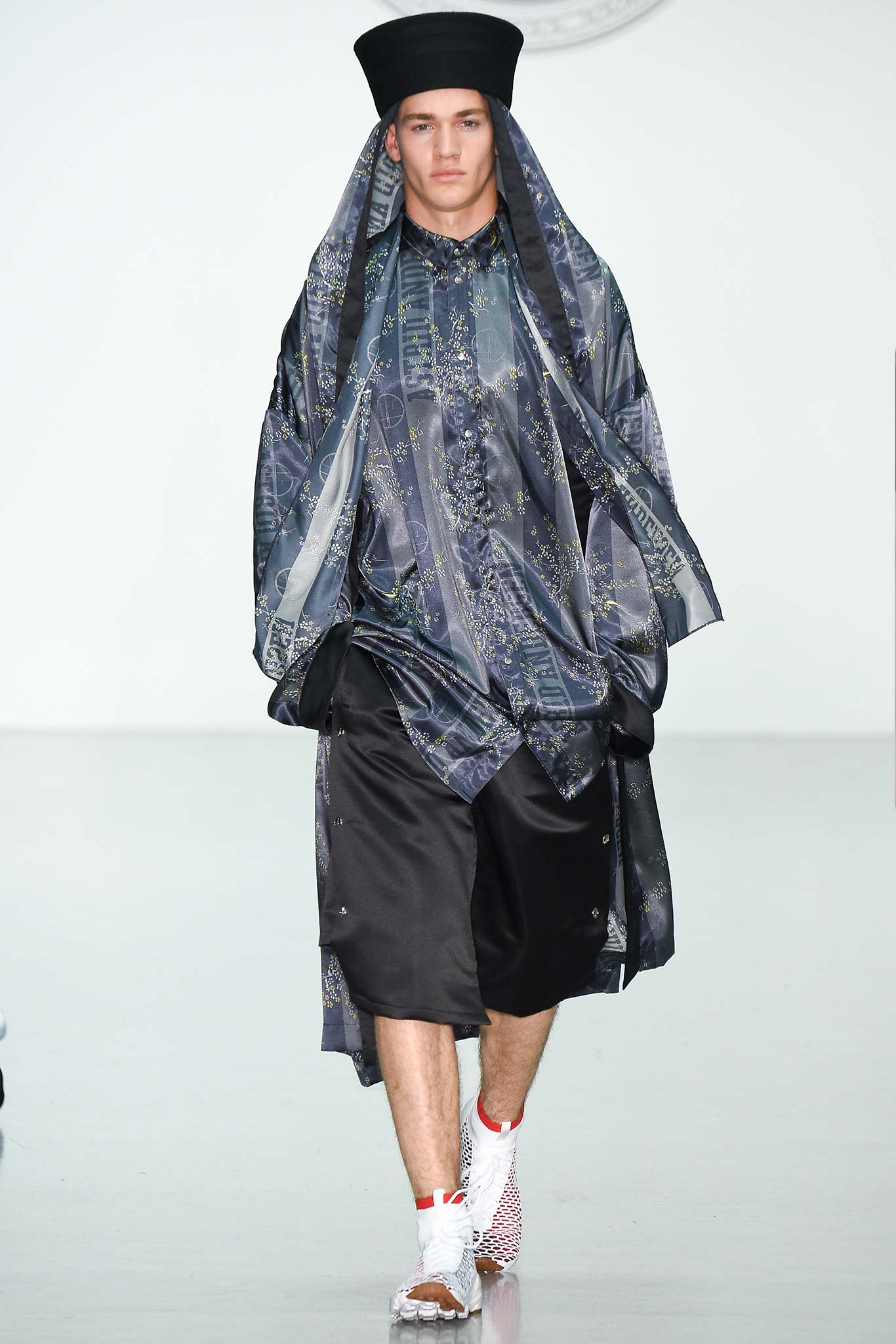 black and gray relaxed top with shorts