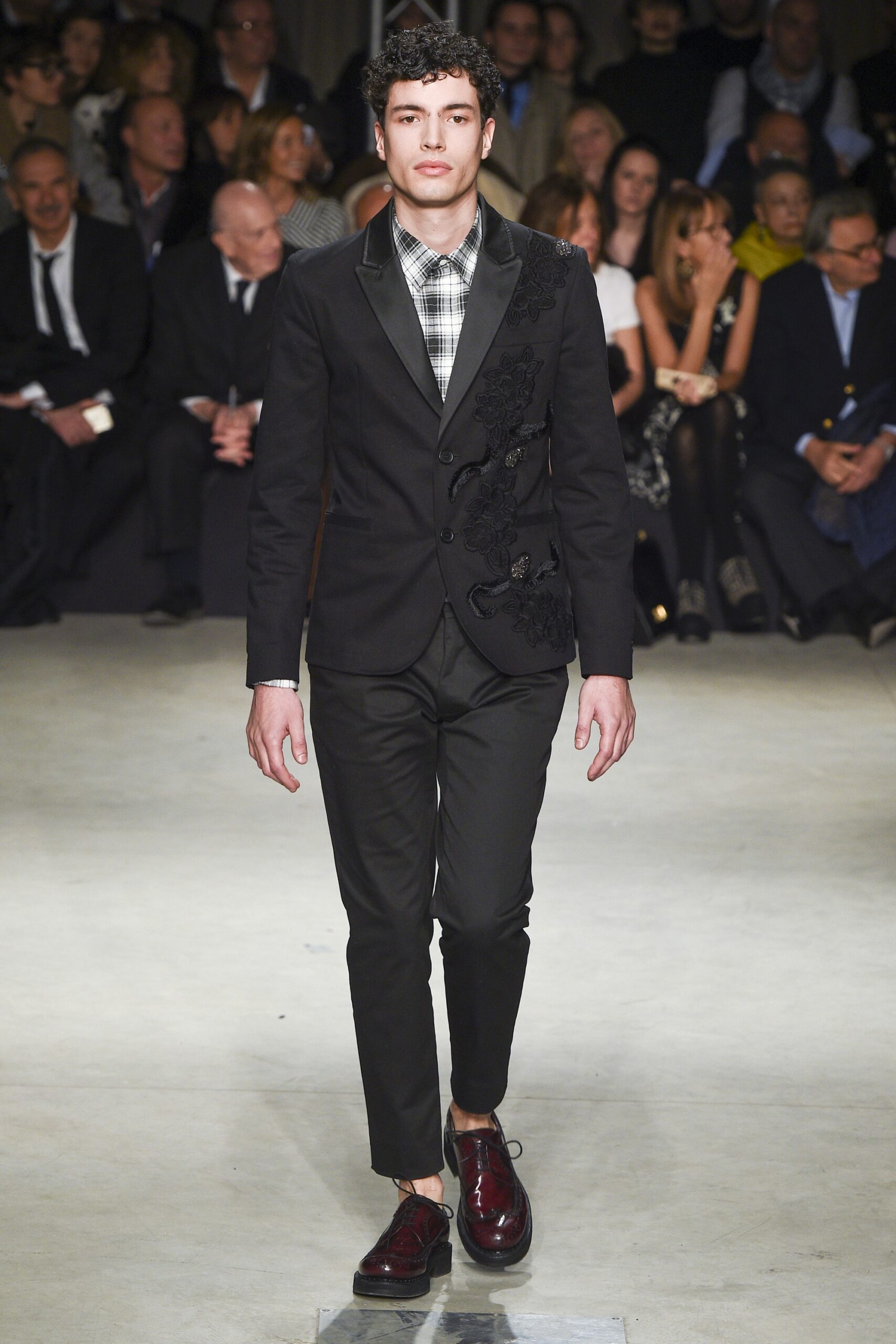 black tailored suit with red shoes