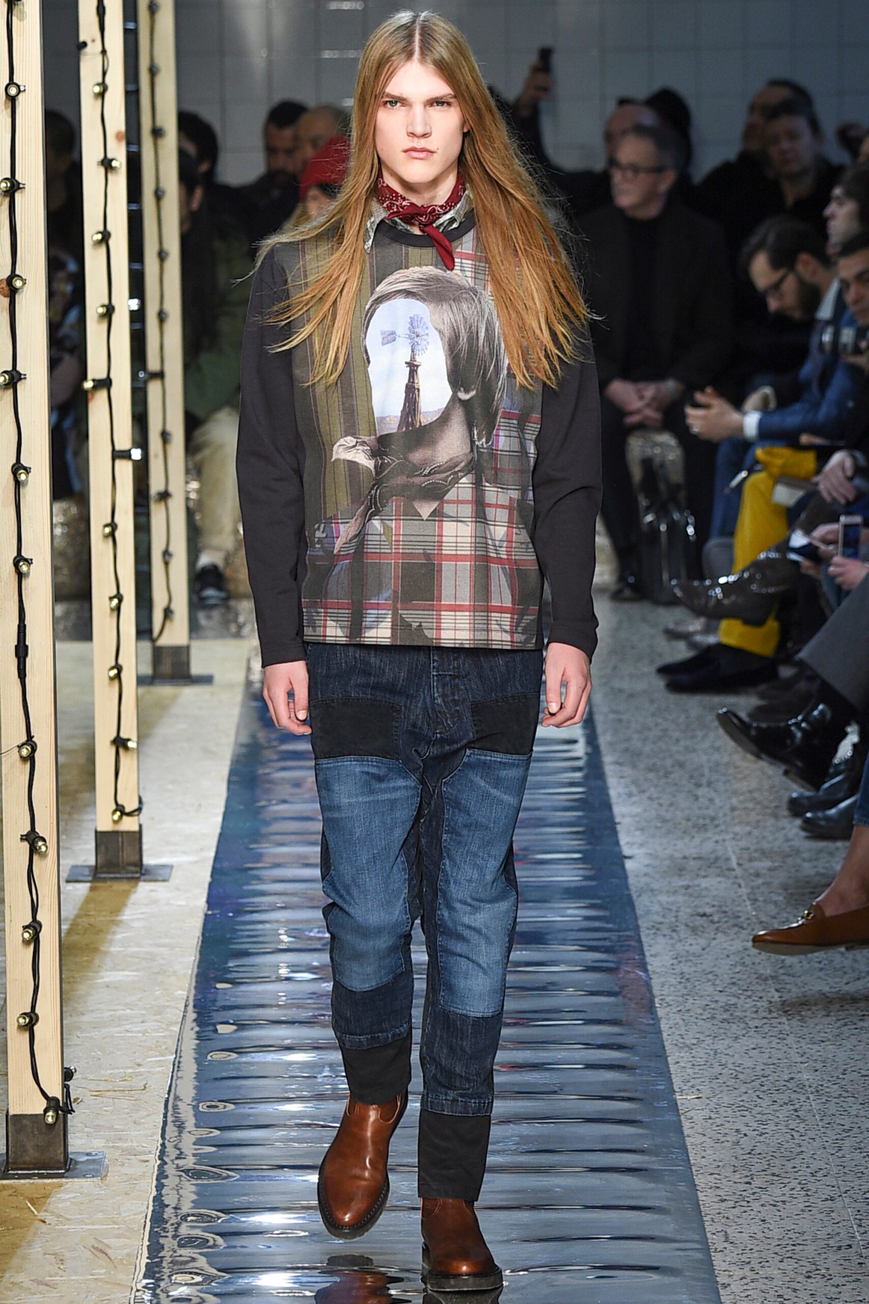 relaxed black shirt with denim pants