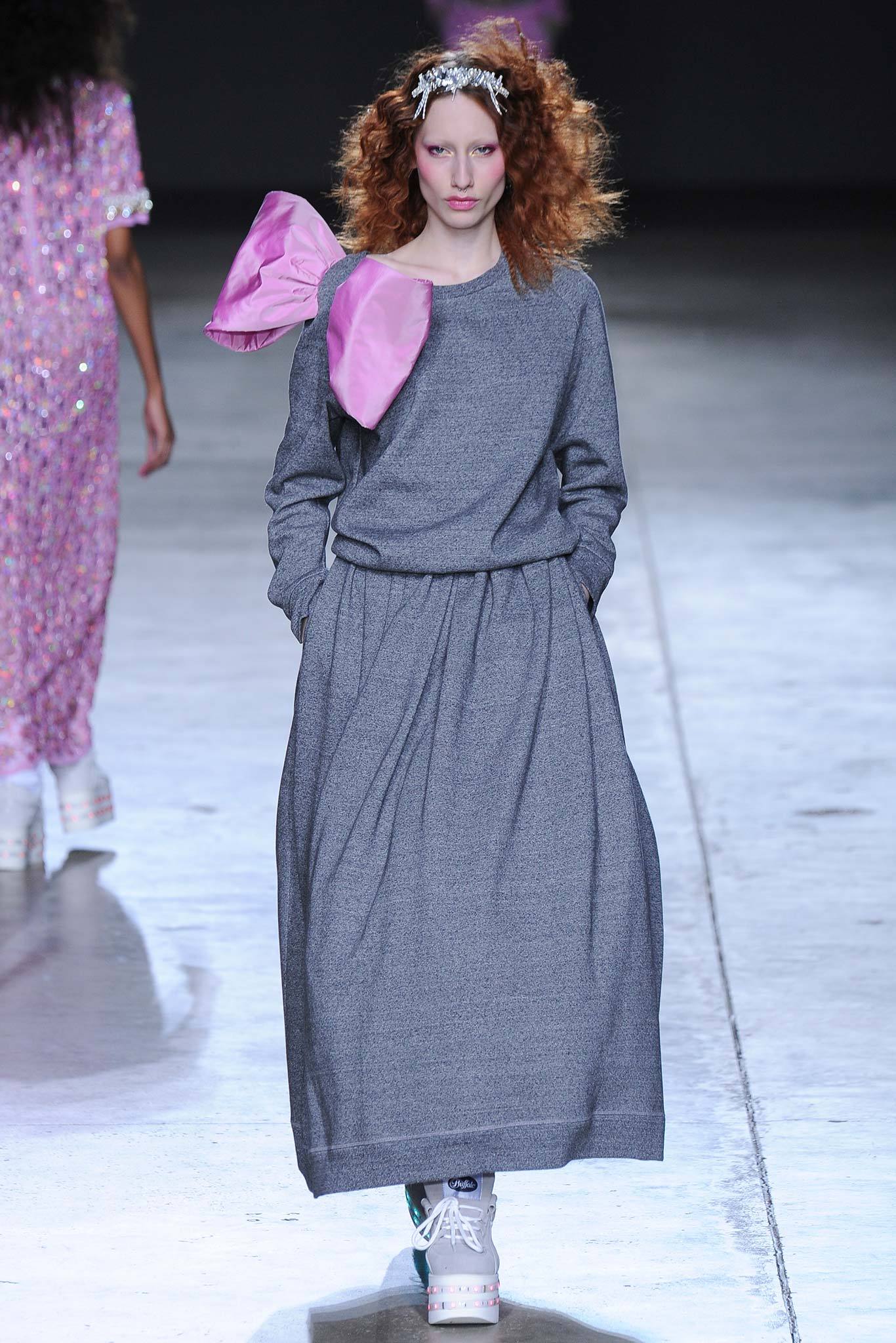 gray relaxed maxi dress with pink bow