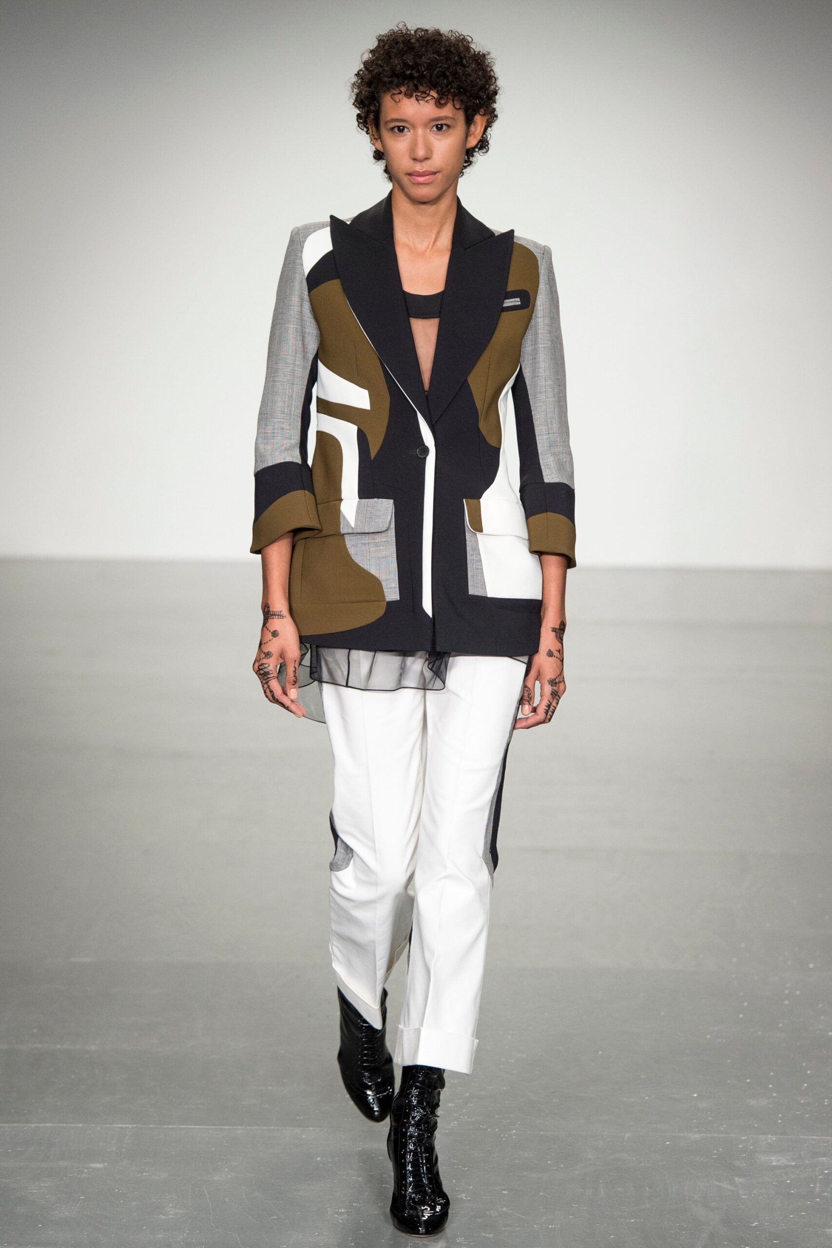 tailored color-blocked blazer with slim pants