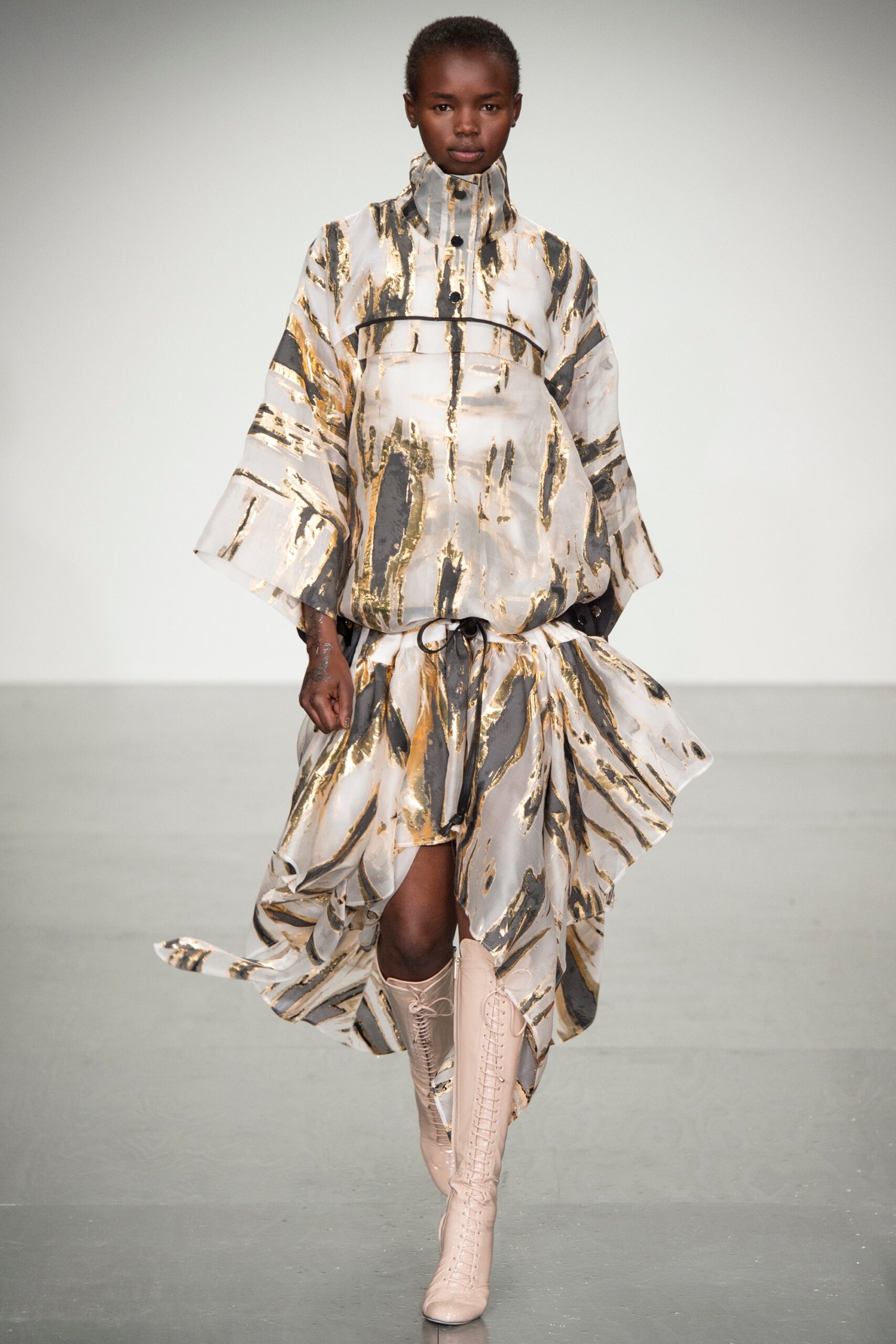 relaxed midi dress with beige boots