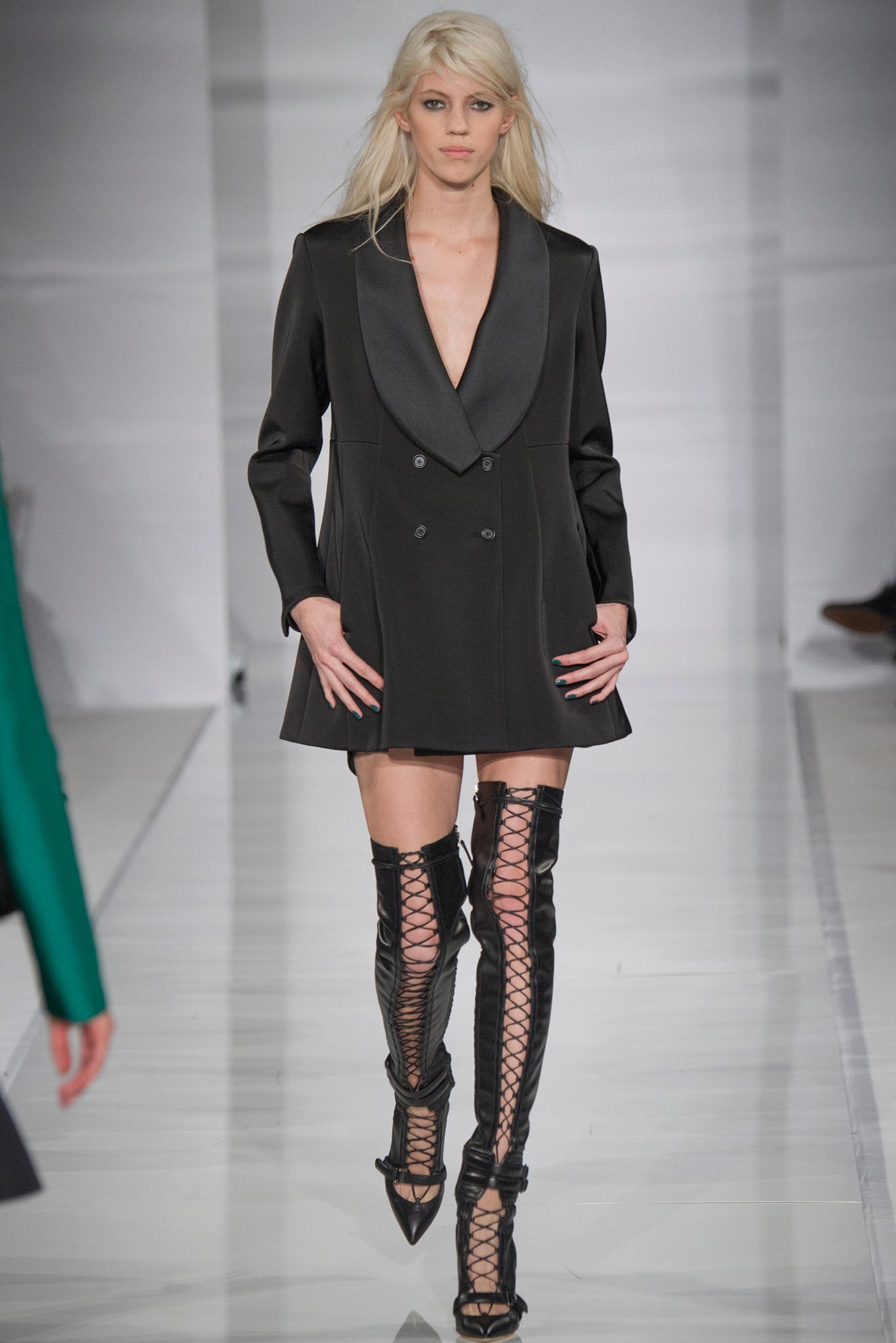 black wool long-sleeve v-neck fitted flared short blazer