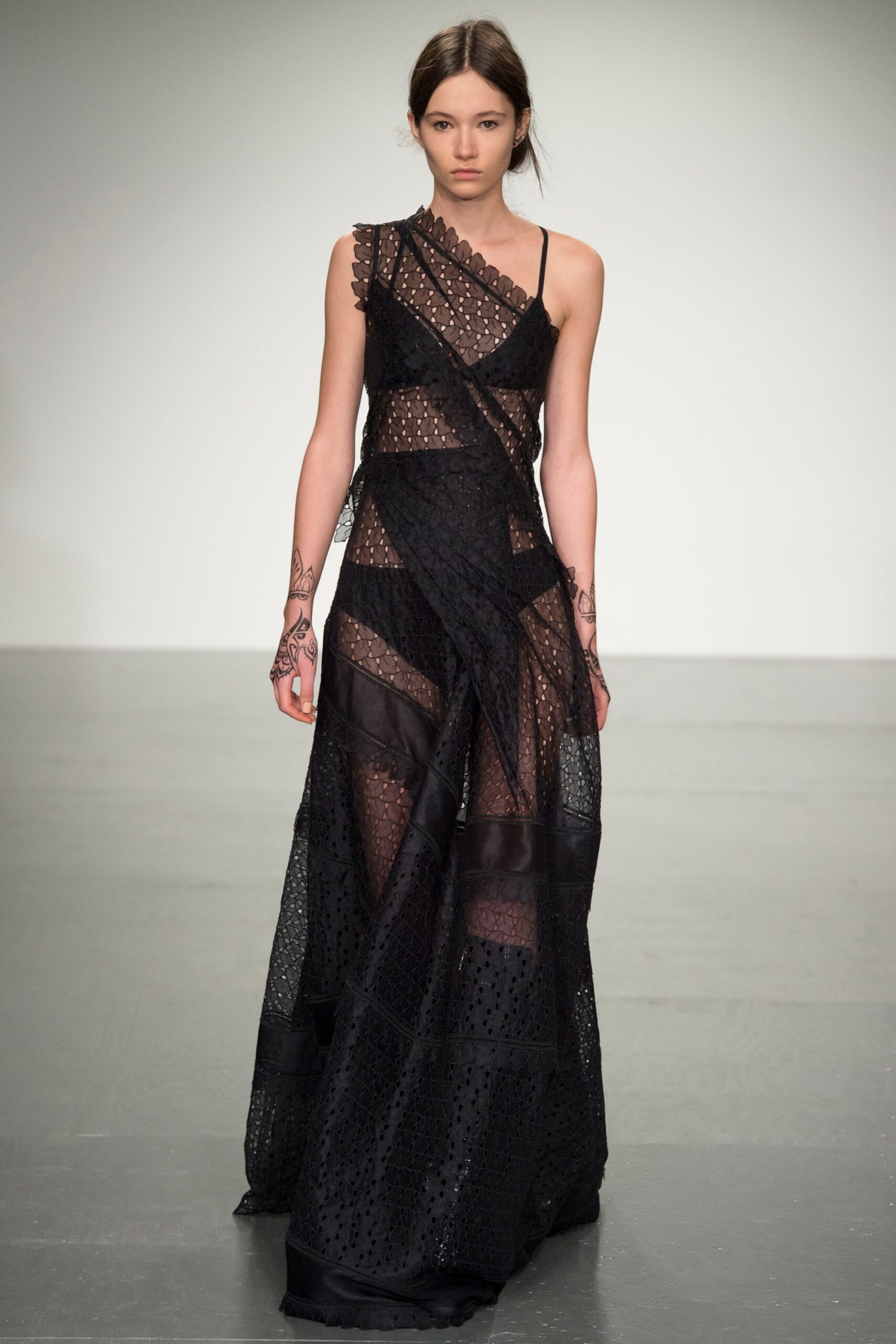 black lace sleeveless gown
