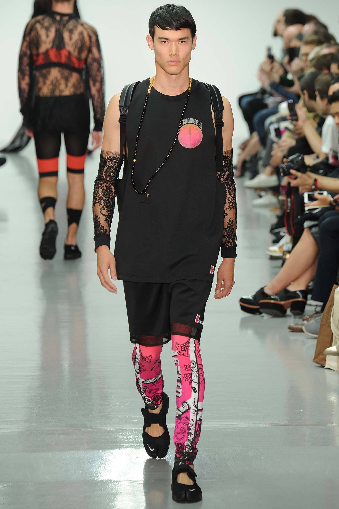 black t-shirt and shorts with pink leggings