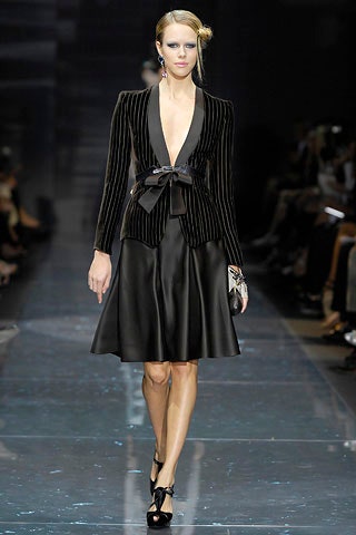 black velvet long-sleeve v-neck fitted striped buttoned blazer